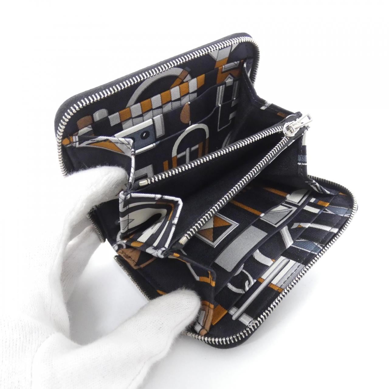 エルメス CARRE EN BOUCLES シルク イン コンパクト 071004CK 財布