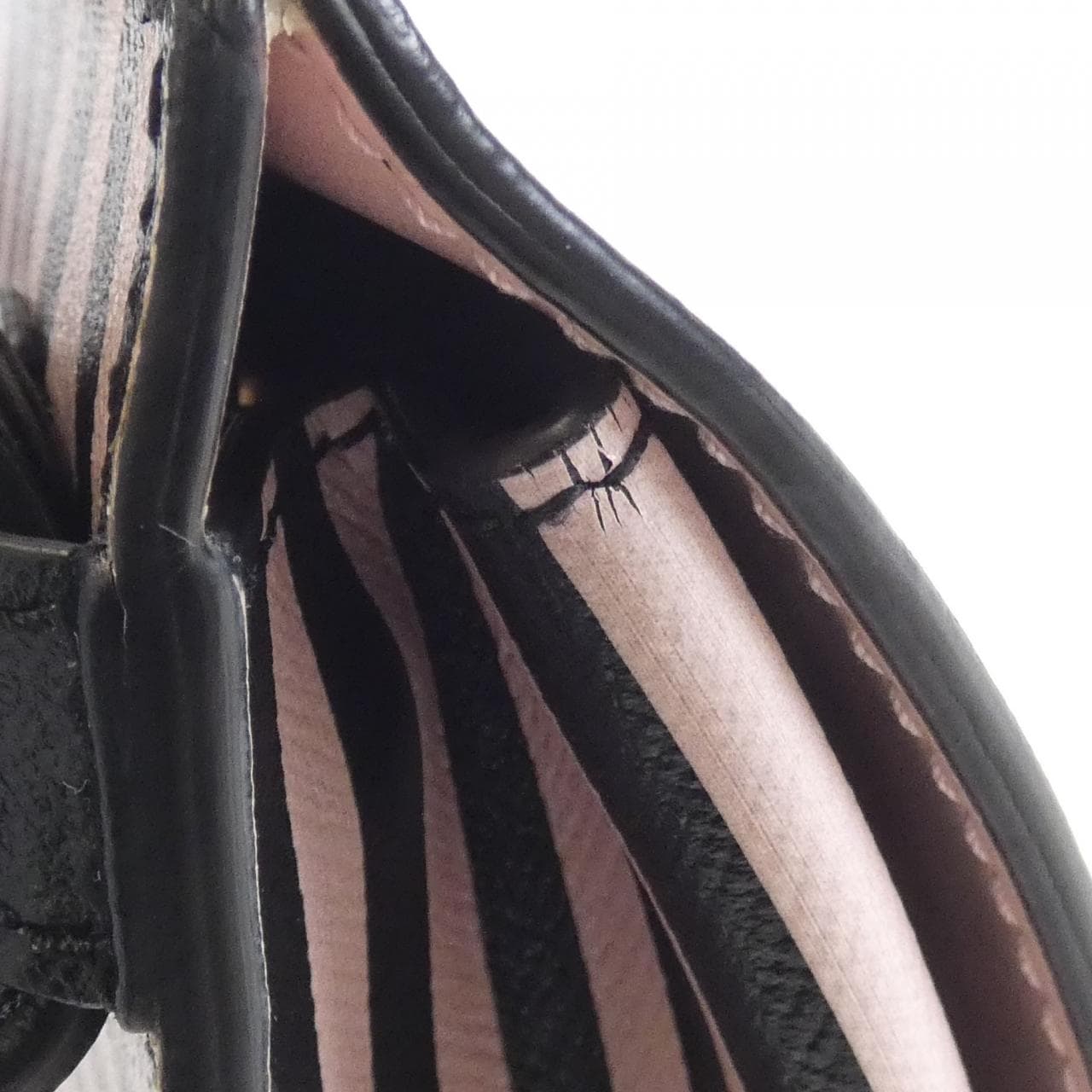 サルヴァトーレフェラガモ 22 0257 ショルダーバッグ