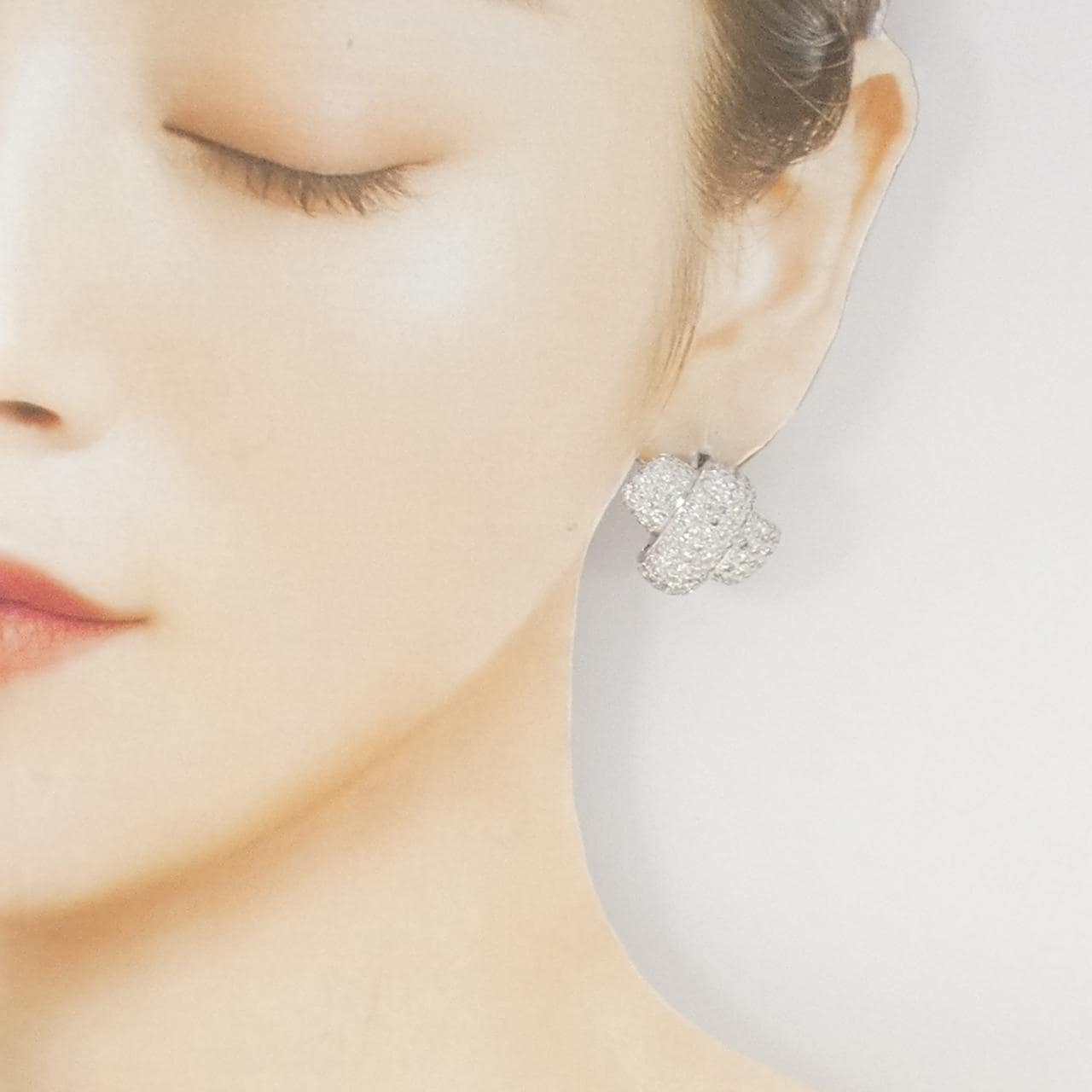 K18WG パヴェ ダイヤモンド ピアス 6.58CT