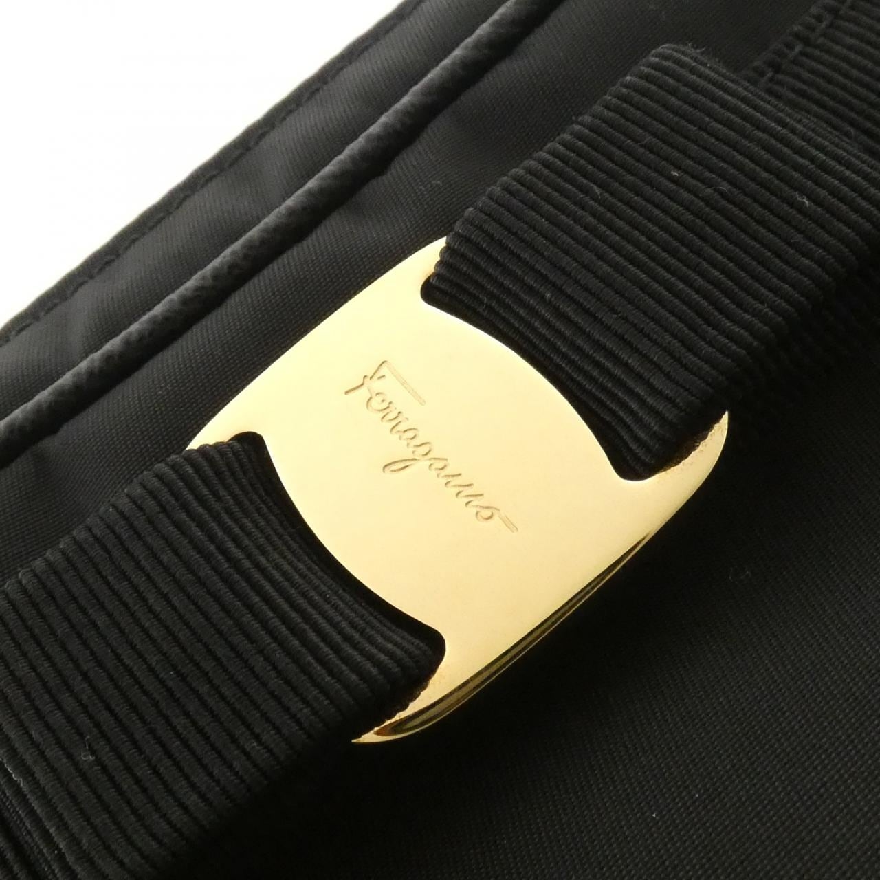 サルヴァトーレフェラガモ 22 0353 ショルダーバッグ