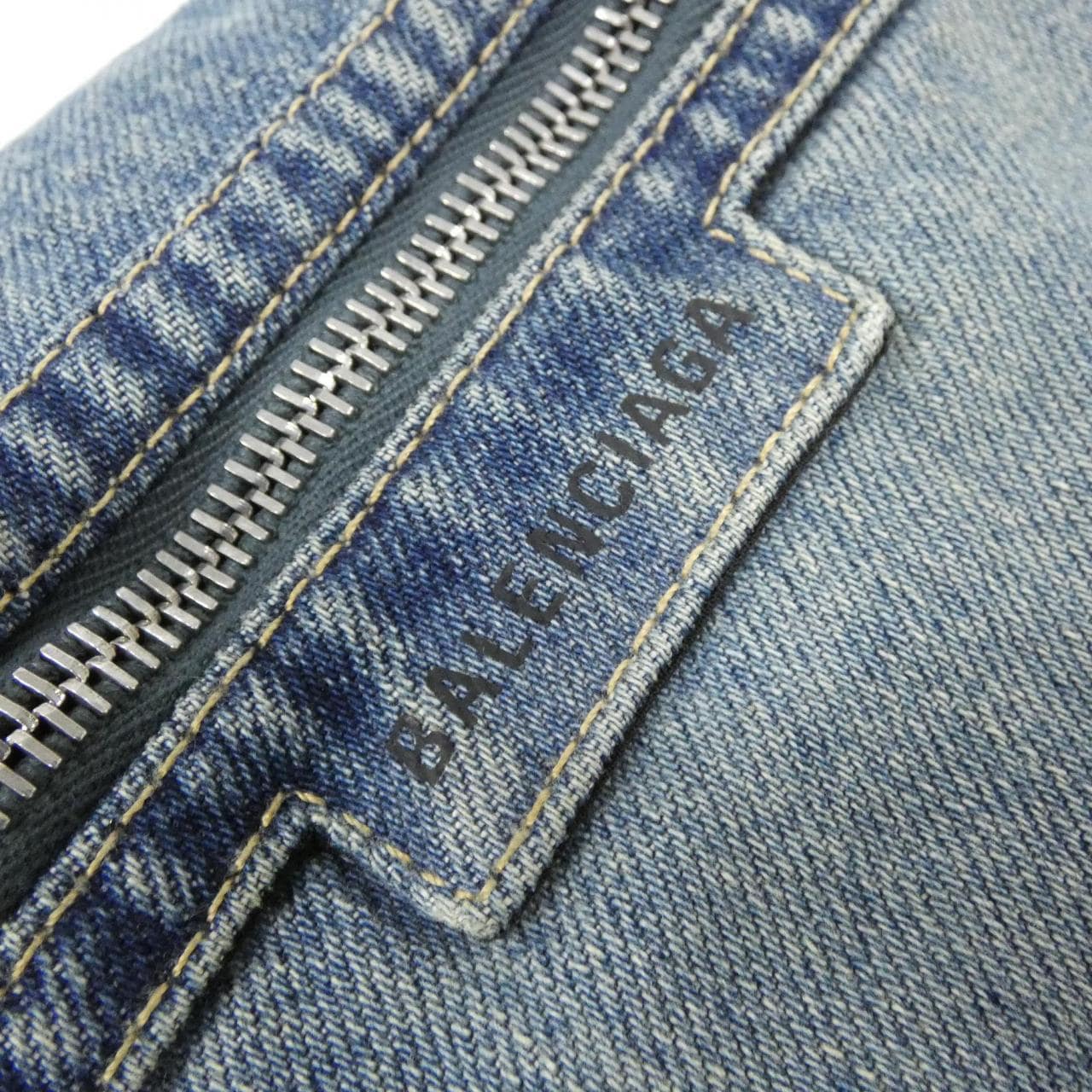 バレンシアガ SUPERBUSY SMALL 702167 2AA24 ショルダーバッグ