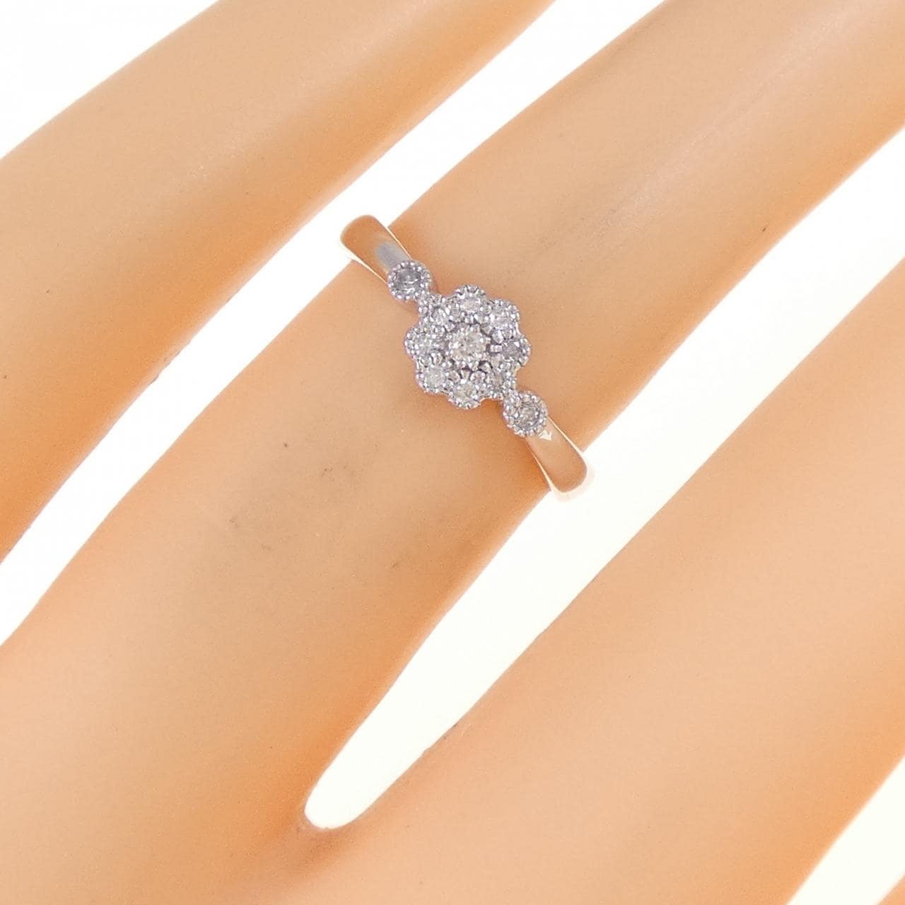 K10WG フラワー ダイヤモンド リング 0.07CT
