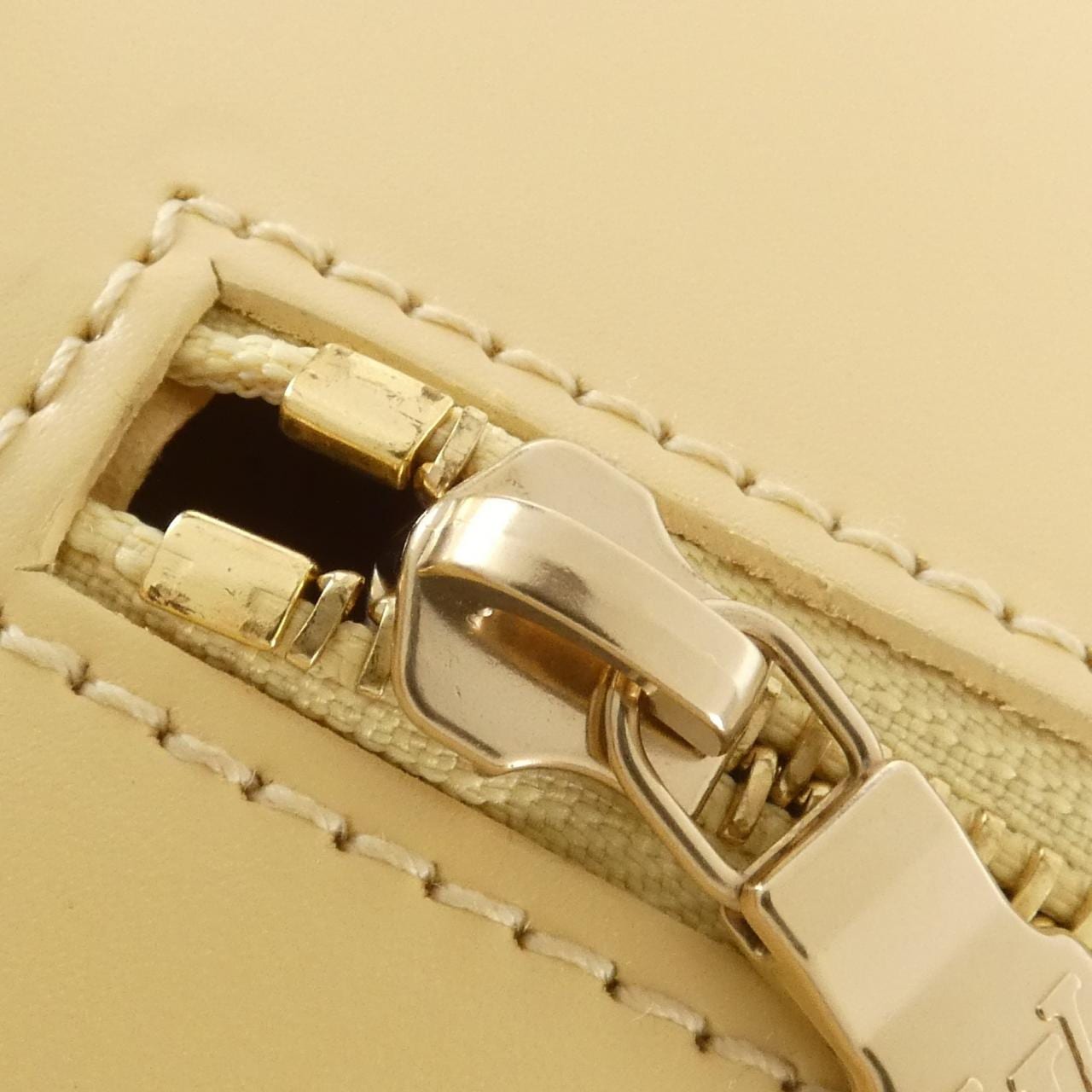 ルイヴィトン エピ スフロ M5222A バッグ