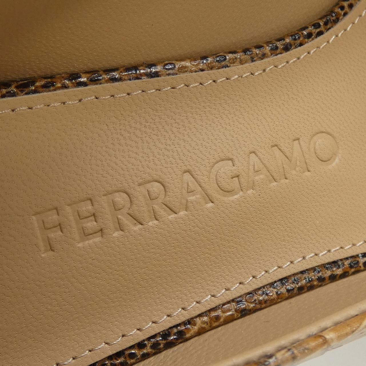 サルヴァトーレフェラガモ SALVATORE FERRAGAMO パンプス