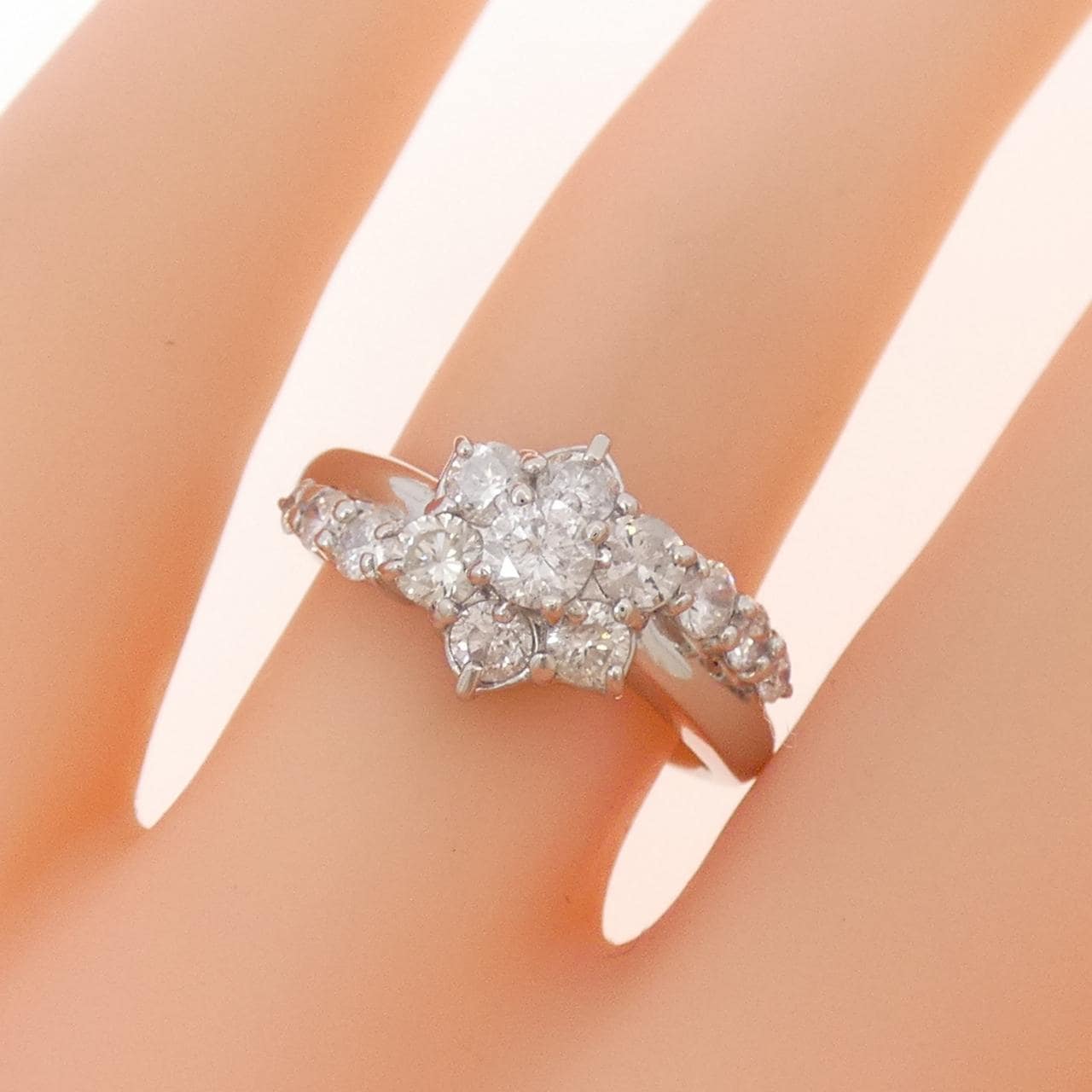 PT900 フラワー ダイヤモンド リング 1.00CT