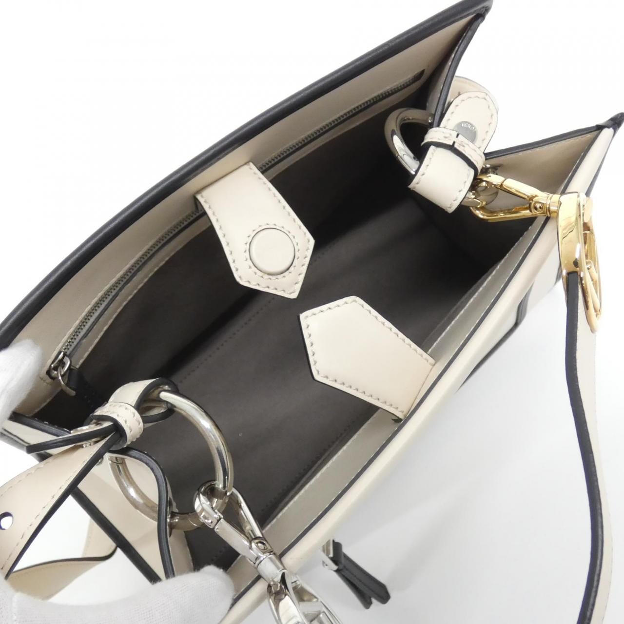 フェンディ ラナウェイ スモール 8BH344 SIZ バッグ