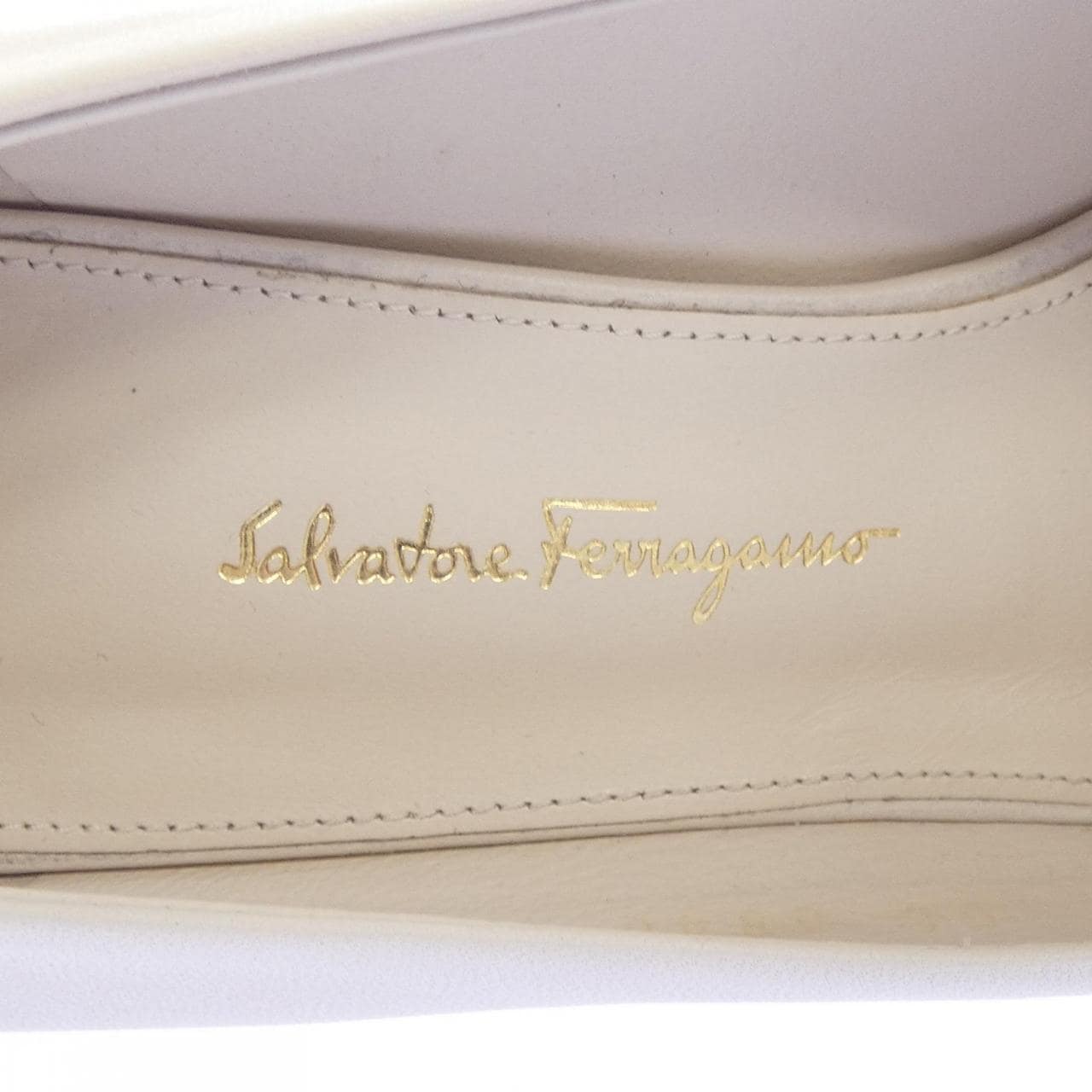 サルヴァトーレフェラガモ SALVATORE FERRAGAMO 08401 パンプス
