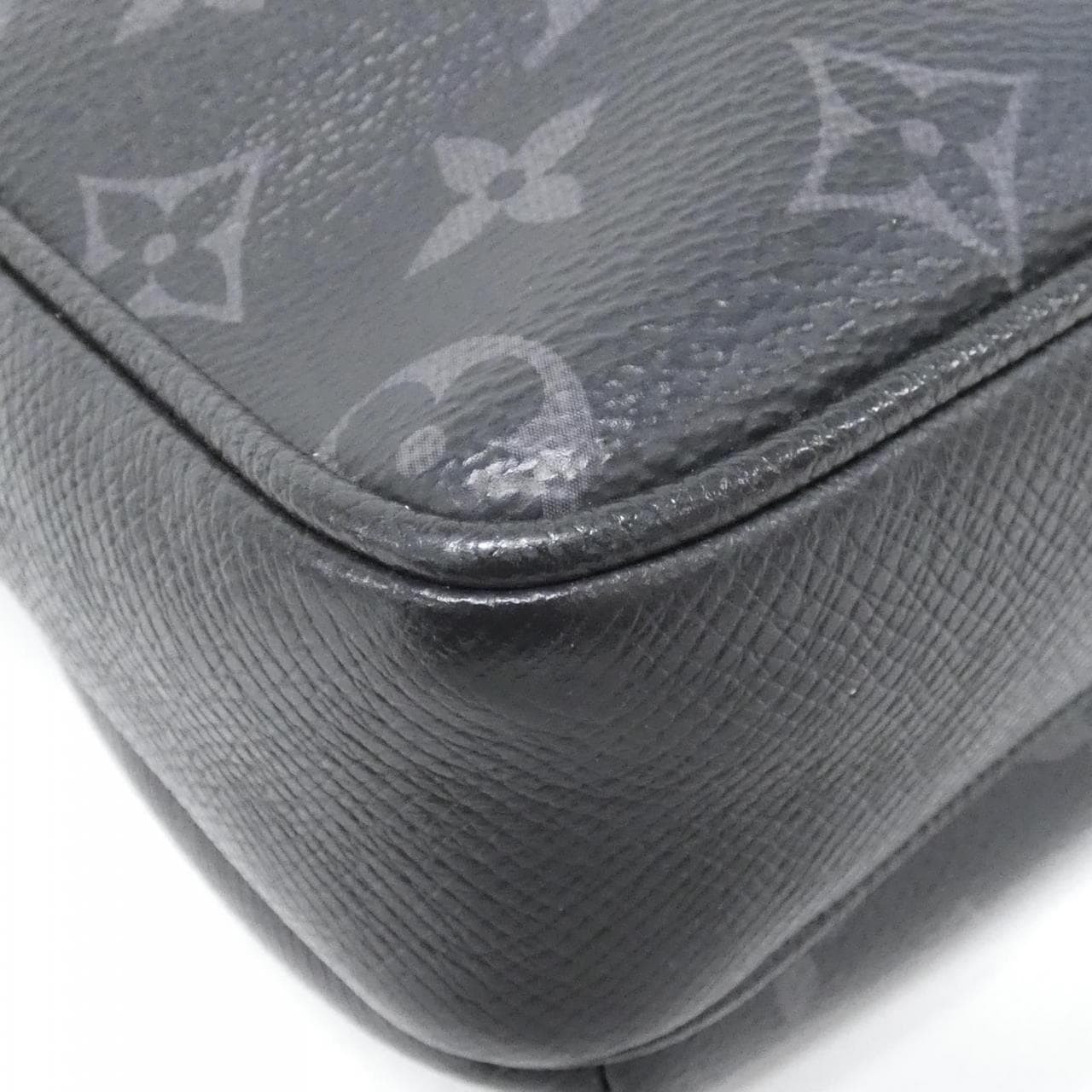 ルイヴィトン タイガ ラマ アウトドア メッセンジャー PM M30233 ショルダーバッグ