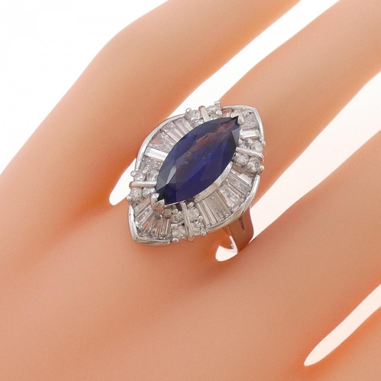 PT900 サファイヤ リング 3.23CT