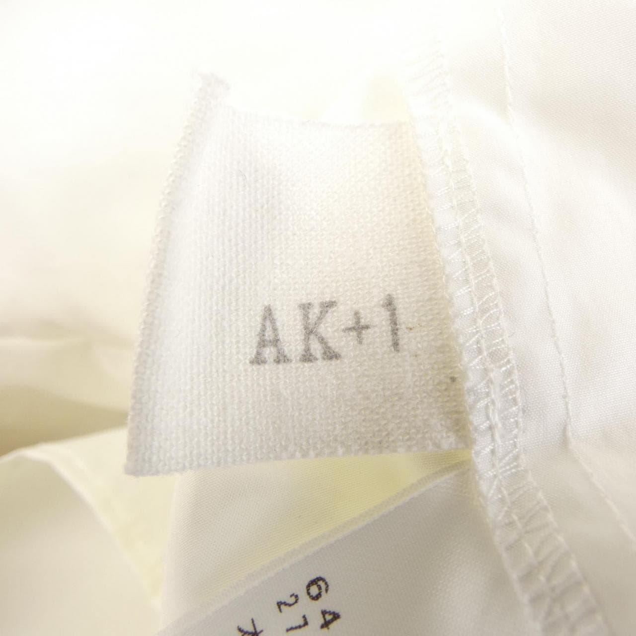 AK+1 64-11-0222-563 トップス