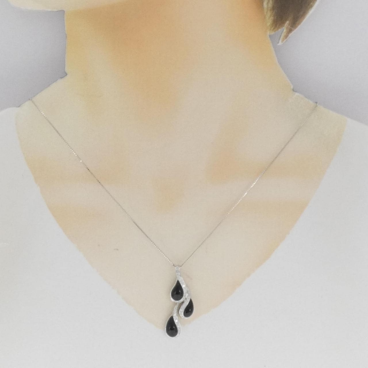 750WG/K18WG onyx necklace