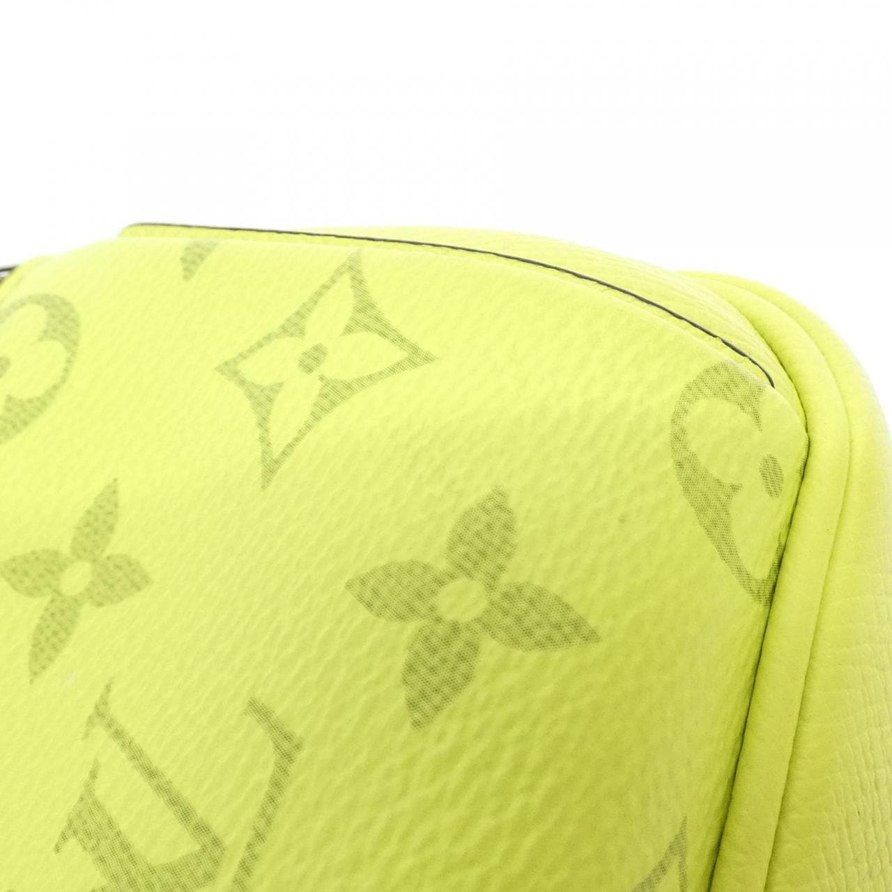 ルイヴィトン タイガ ラマ バムバッグ アウトドア M30251 ショルダーバッグ