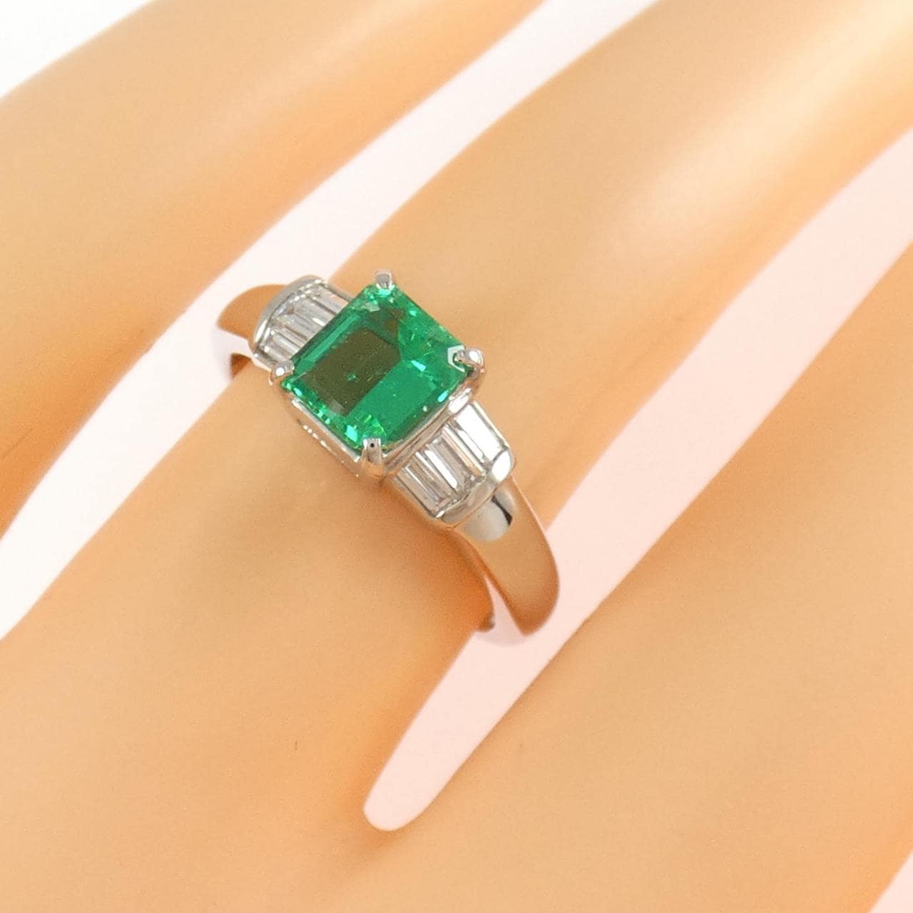 PT900 エメラルド リング 0.85CT
