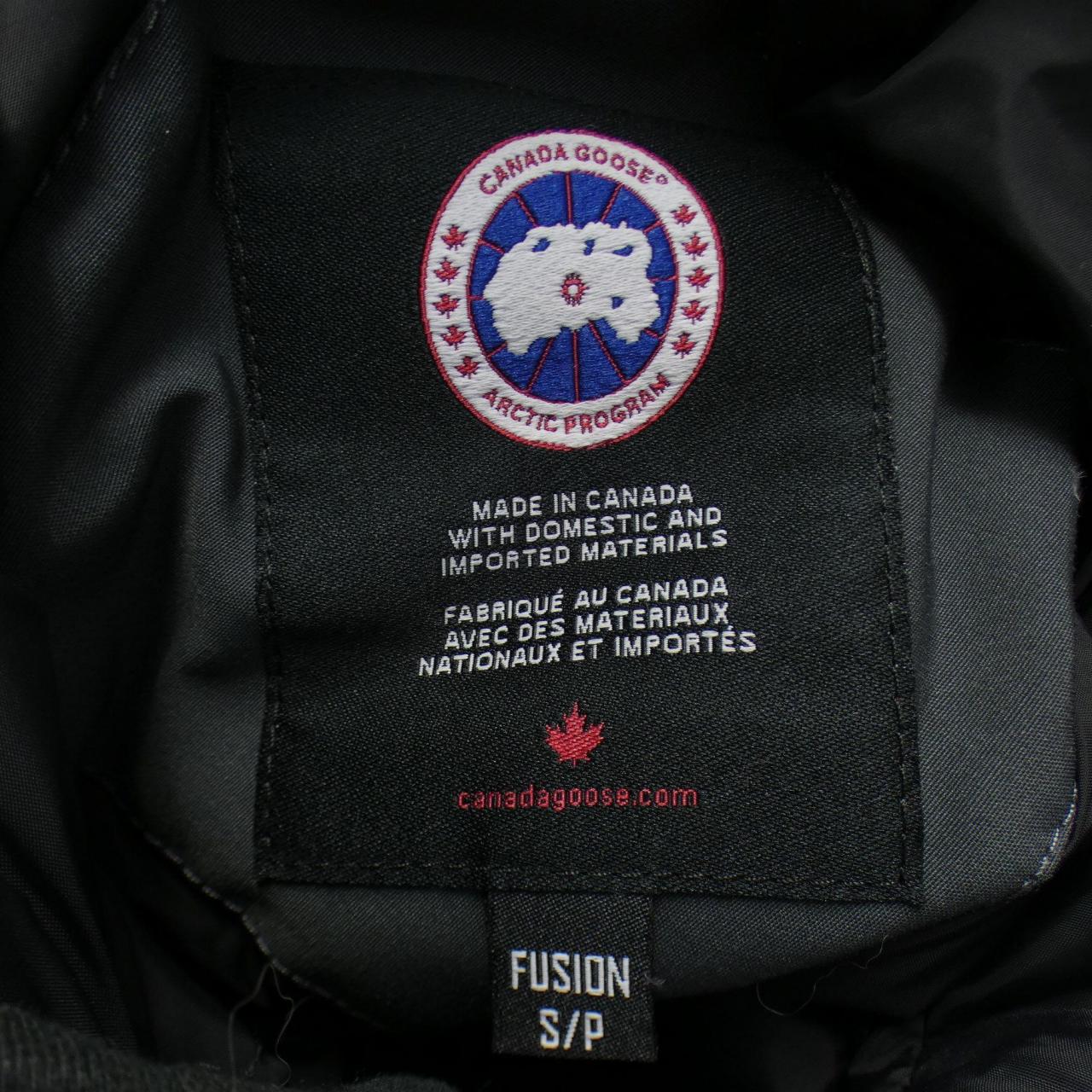 カナダグース CANADA GOOSE ダウンジャケット