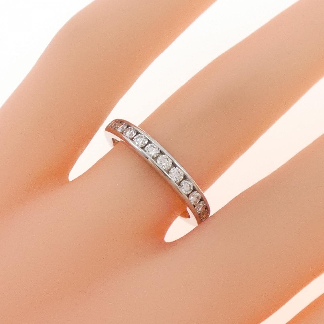 ティファニー ハーフサークル チャネルセッティング リング