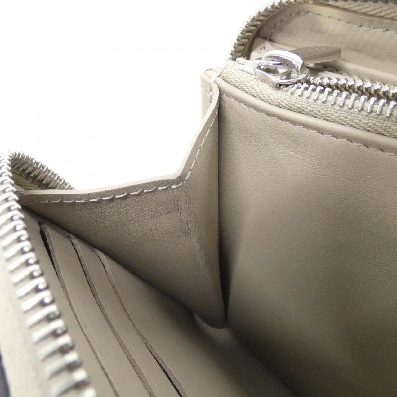 ルイヴィトン マヒナ ジッピー ウォレット M69821 財布