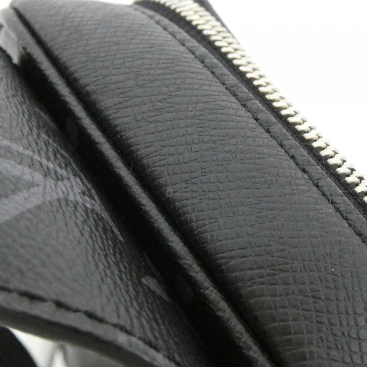 ルイヴィトン タイガ ラマ アウトドア スリングバッグ M30741 ショルダーバッグ