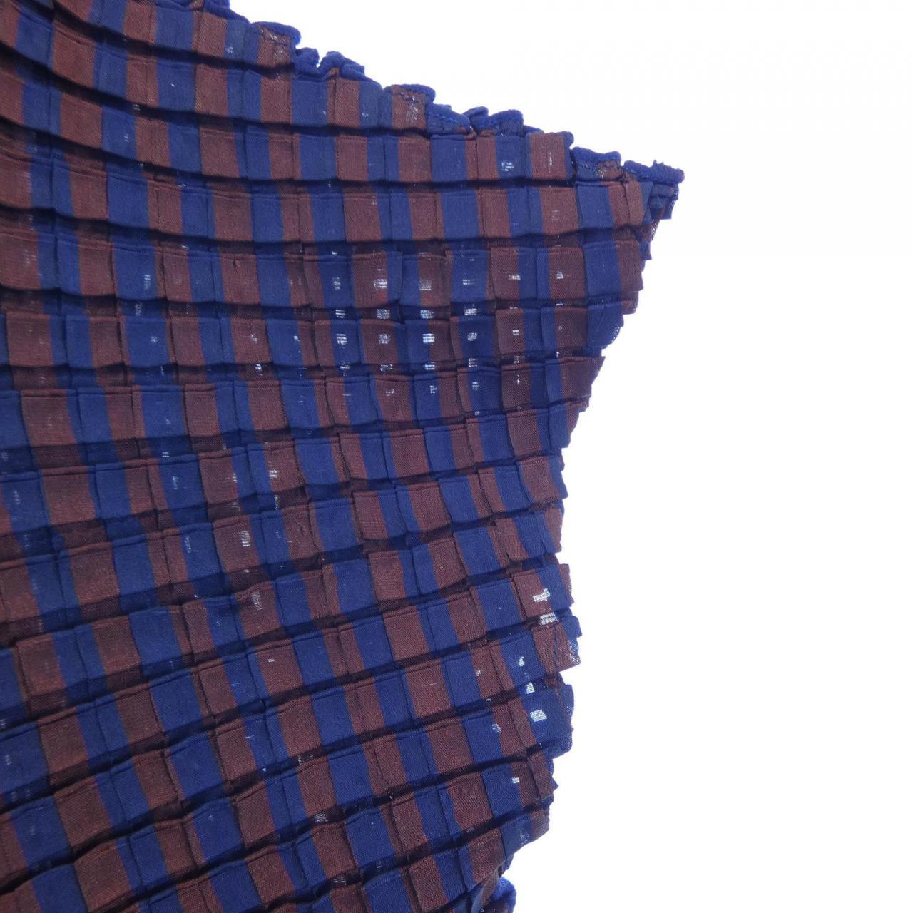イッセイミヤケ ISSEY MIYAKE トップス