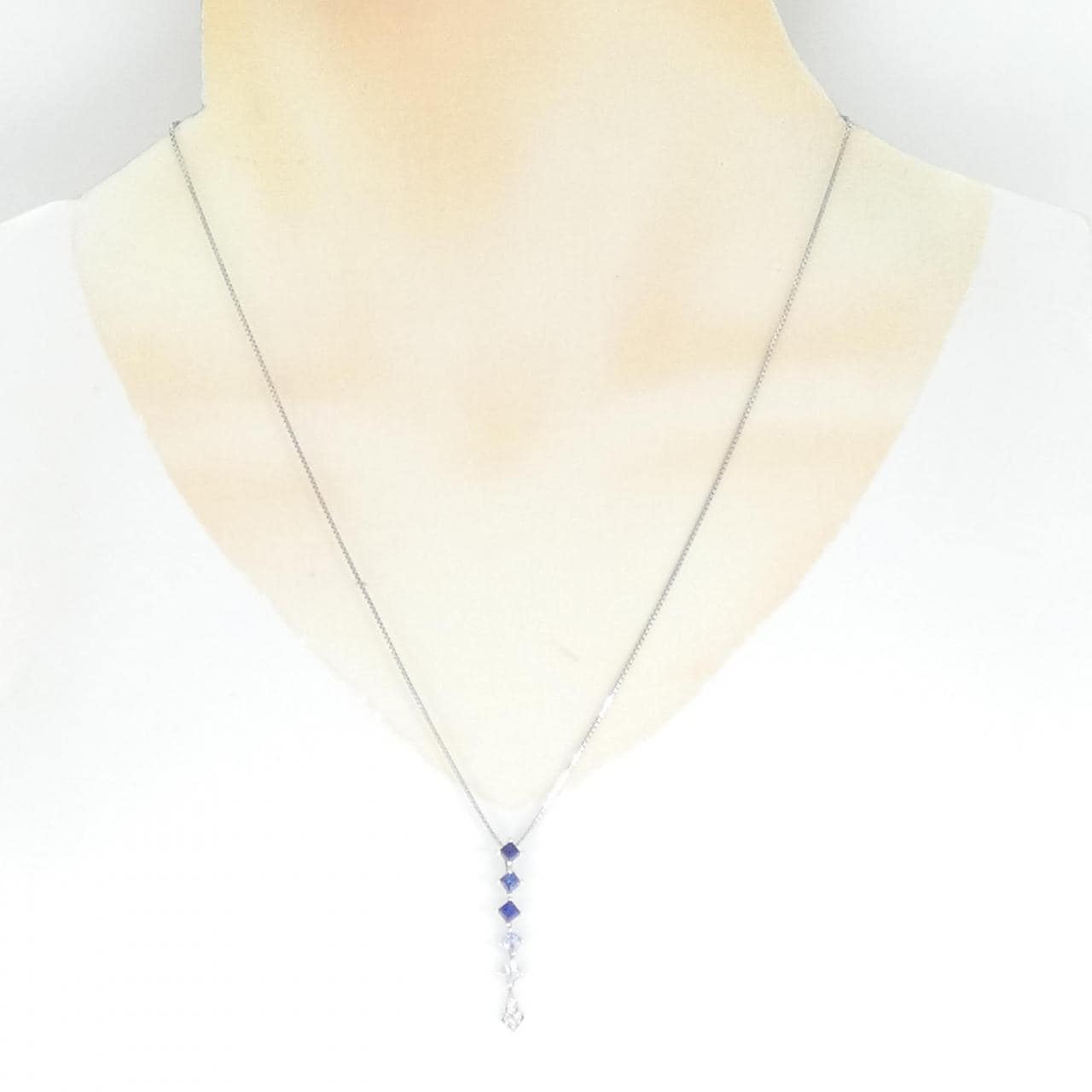 K18WG sapphire necklace 0.92CT