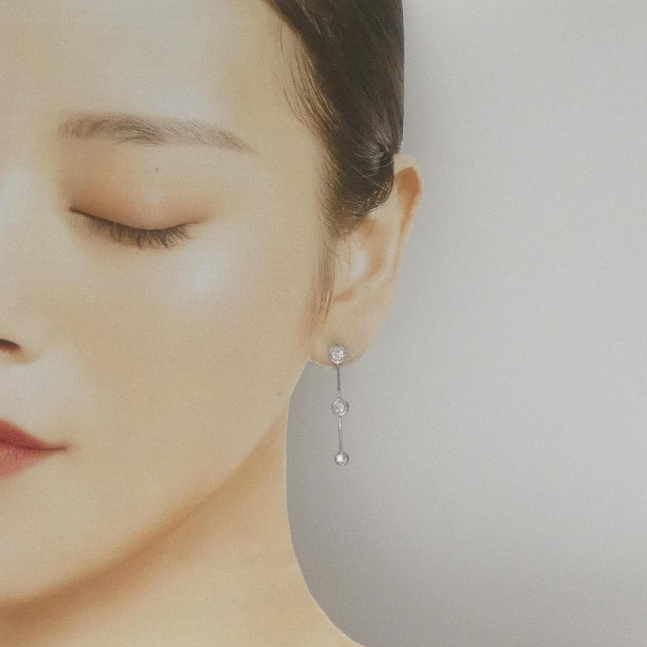 K18WG スリーストーン ダイヤモンド ピアス 0.60CT