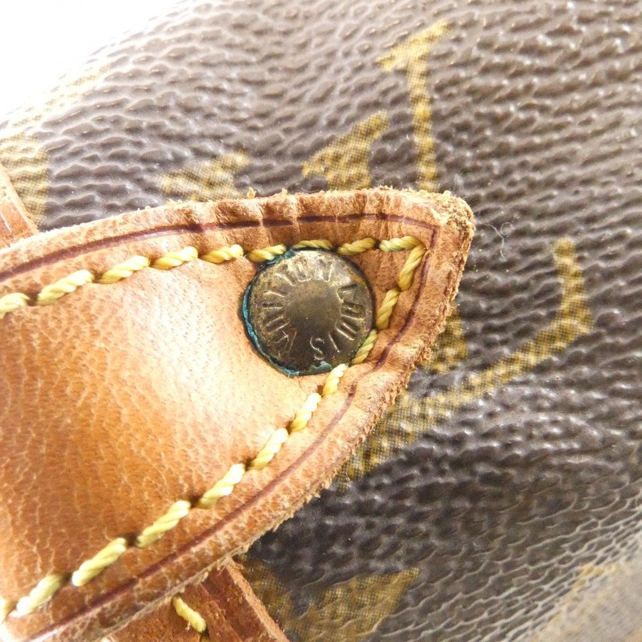 ルイヴィトン モノグラム ソミュール 30cm M42256 ショルダーバッグ