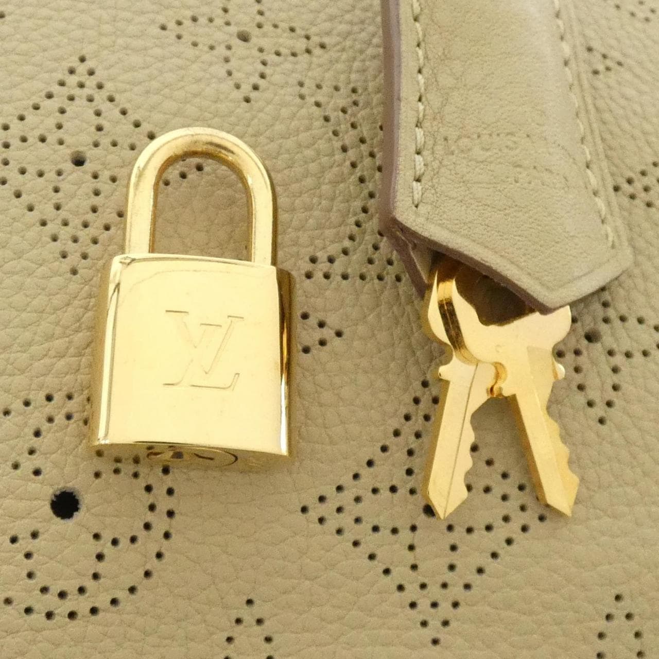 ルイヴィトン マヒナ ガラテア MM M93825 ショルダーバッグ