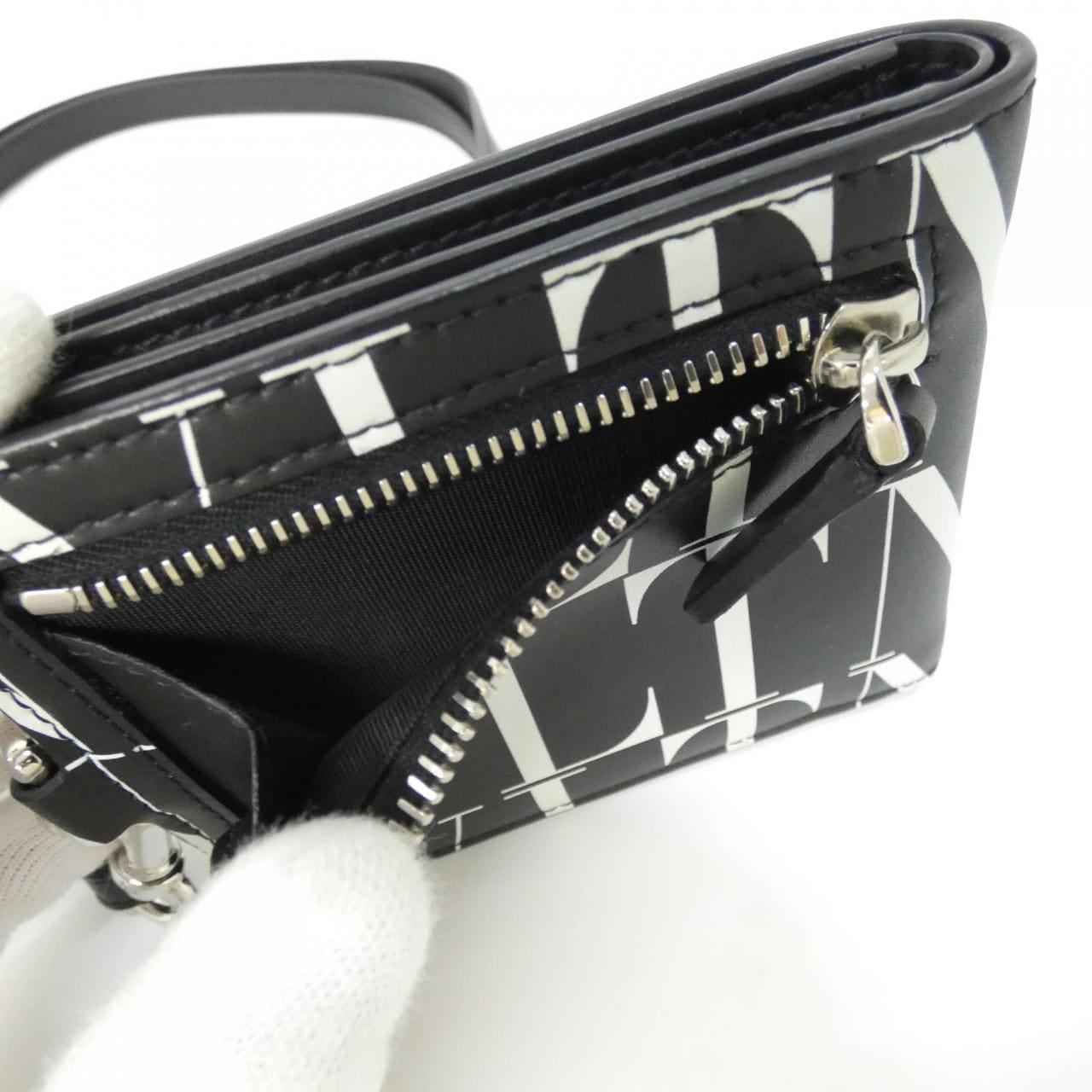 ヴァレンティノガラヴァーニ UY0P0342GTC 財布