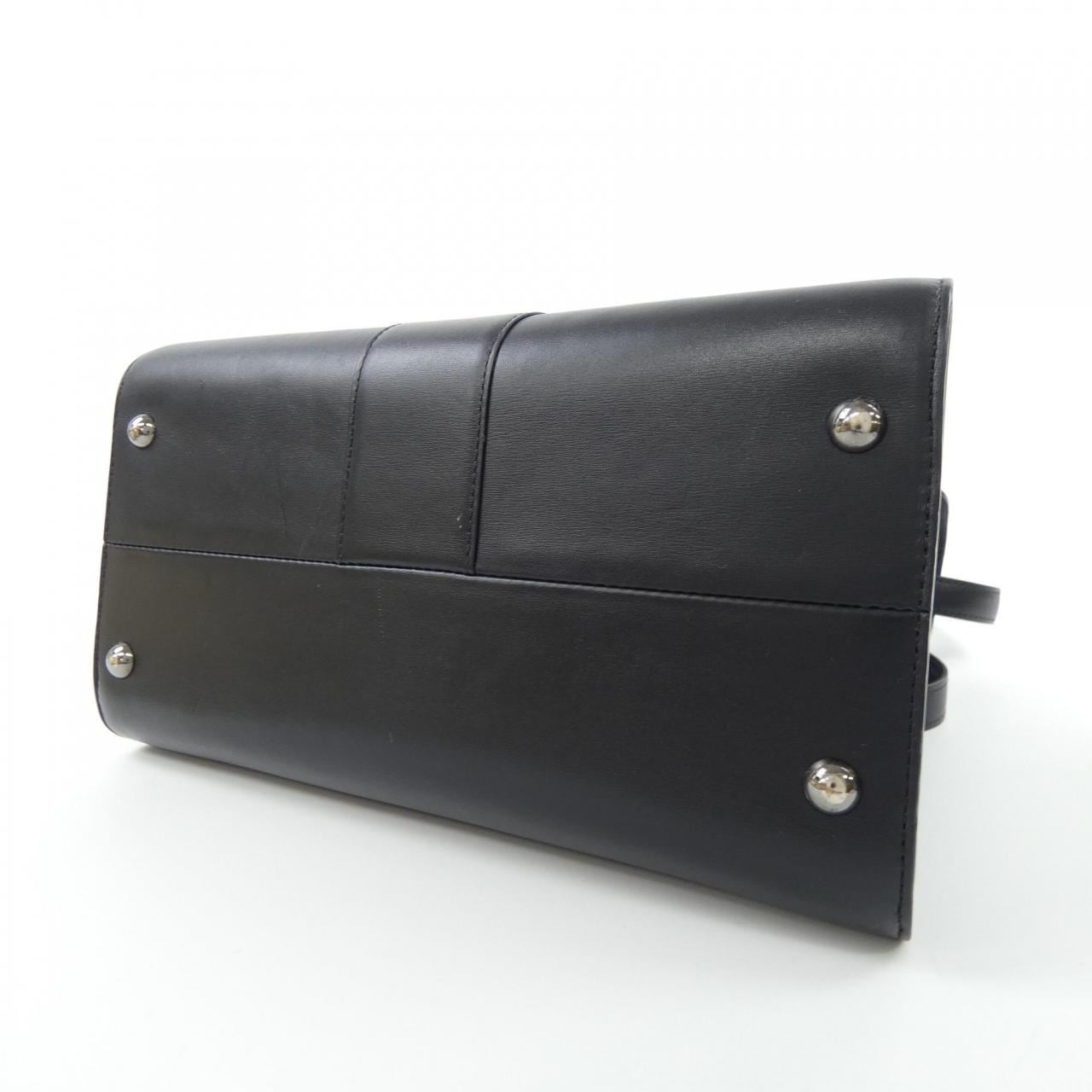 德爾沃DELVAUX