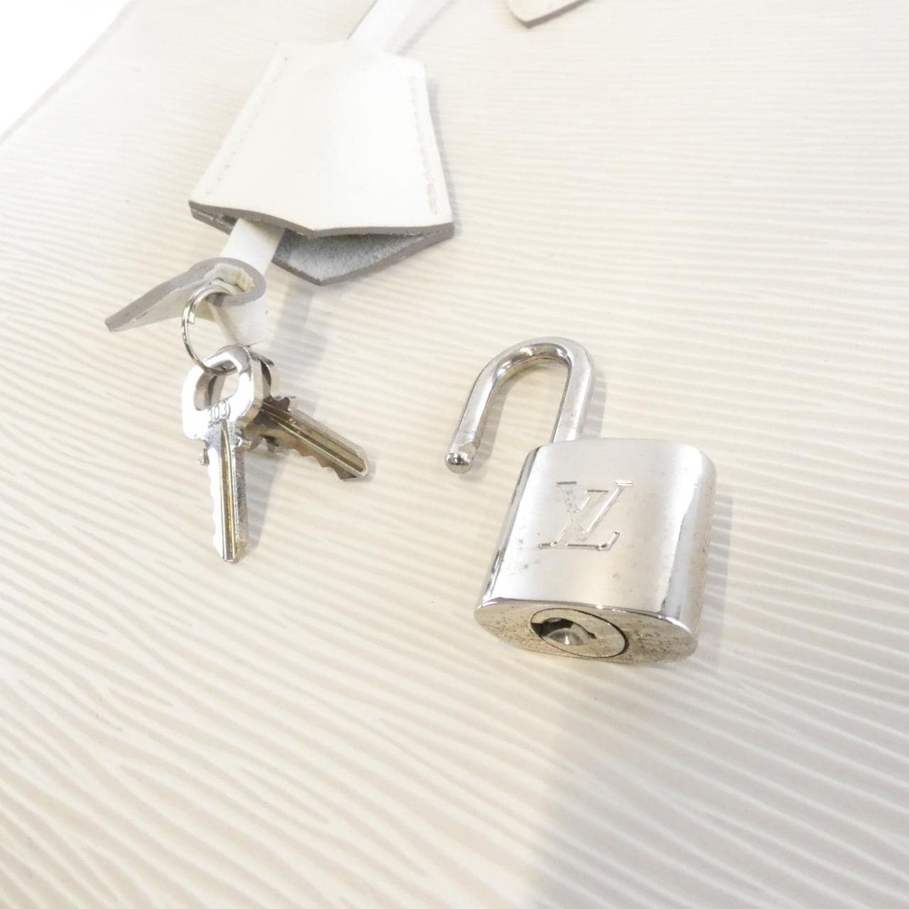 ルイヴィトン エピ ポンヌフ GM M5904J バッグ