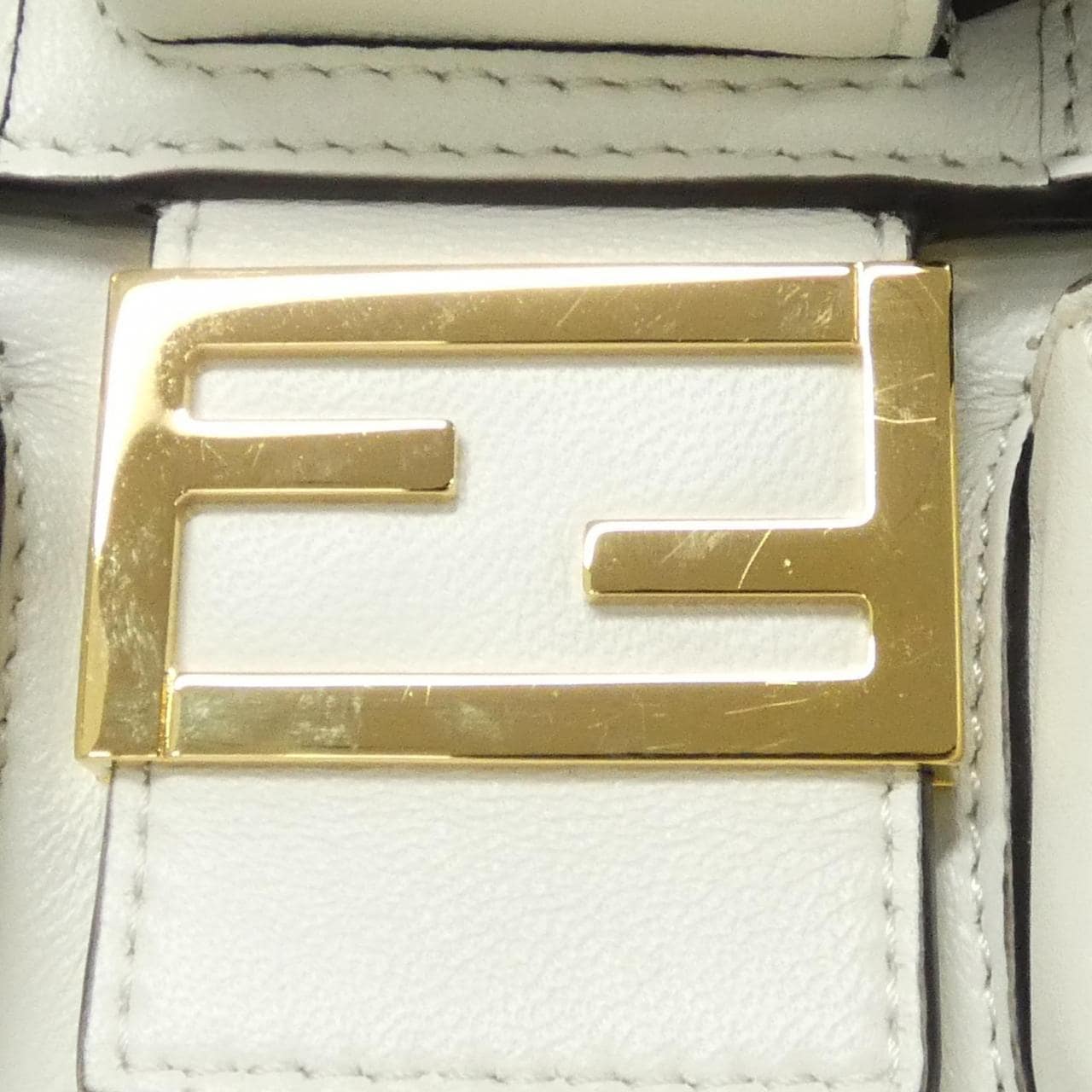 フェンディ バゲット マルチポケット 8BR808 ABVE ショルダーバッグ