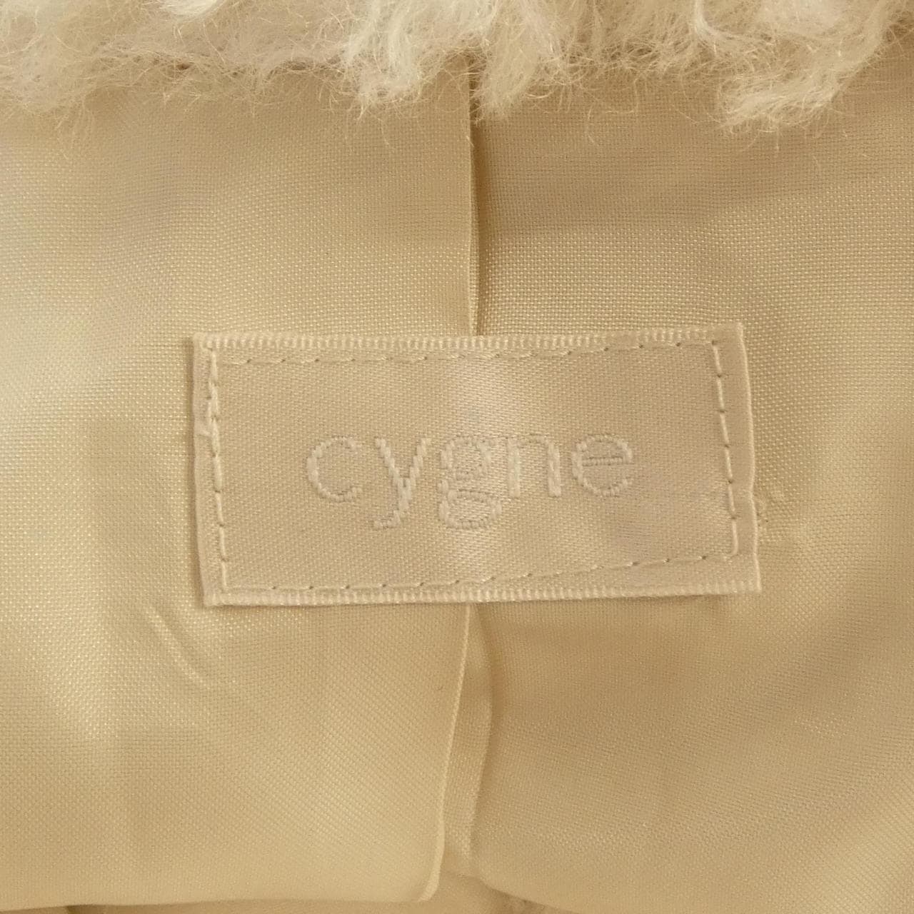 シーニュ Cygne ケープ