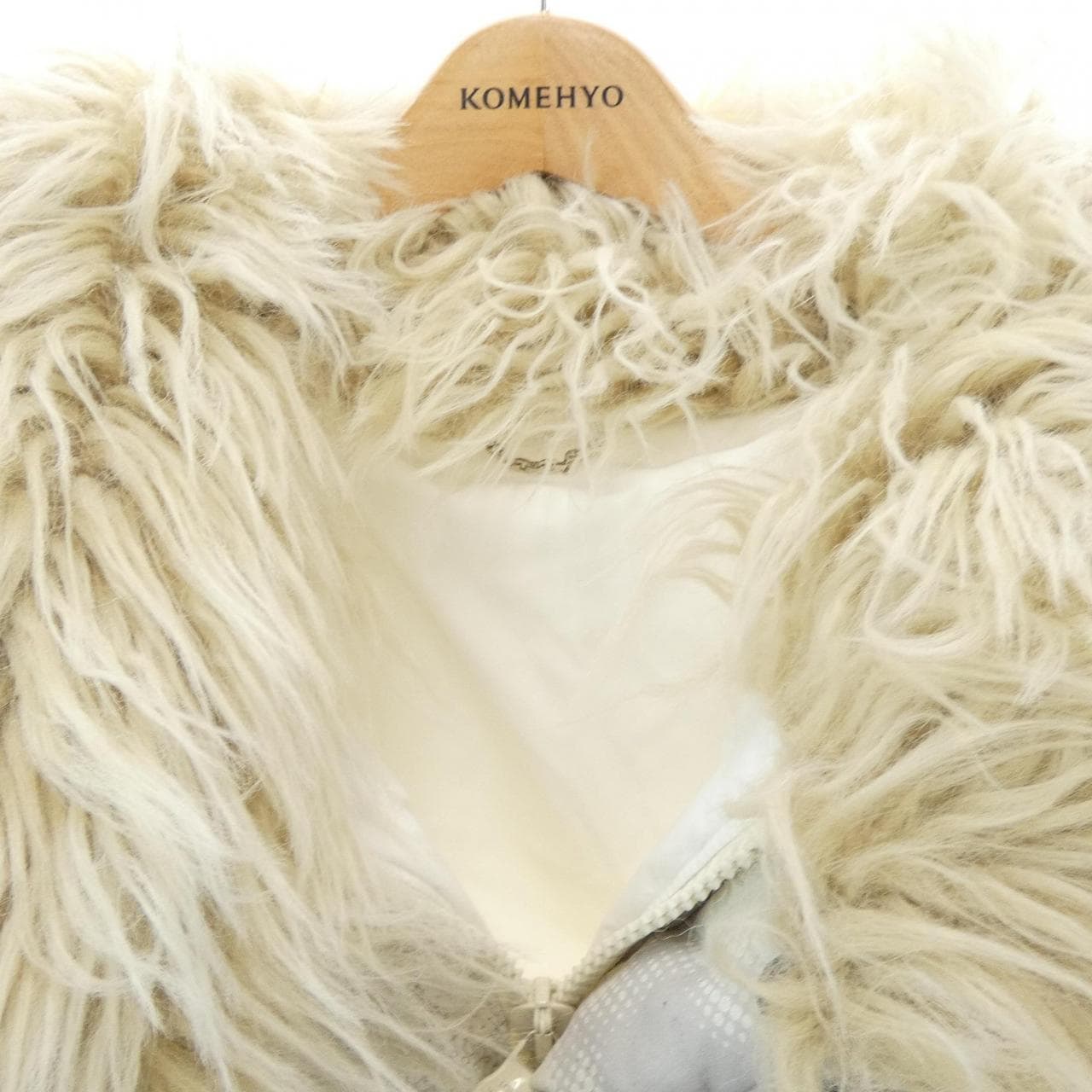 ルイヴィトン LOUIS VUITTON HQB08EFTN ダウンジャケット