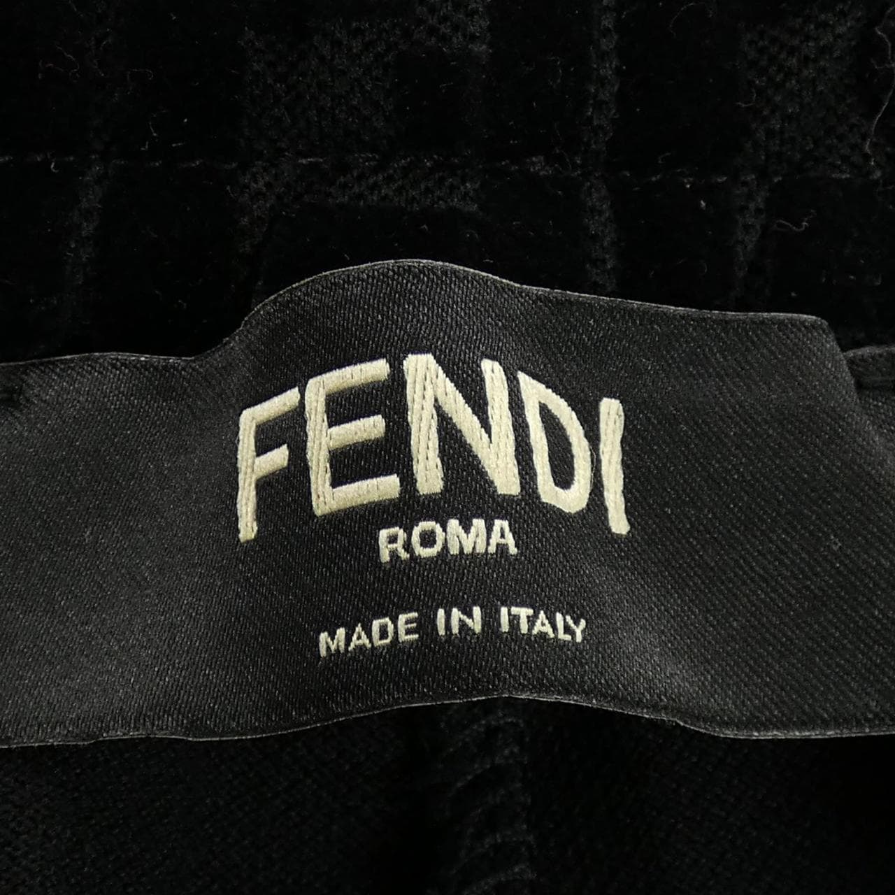 フェンディ FENDI FB0689 A7D5 ショートパンツ
