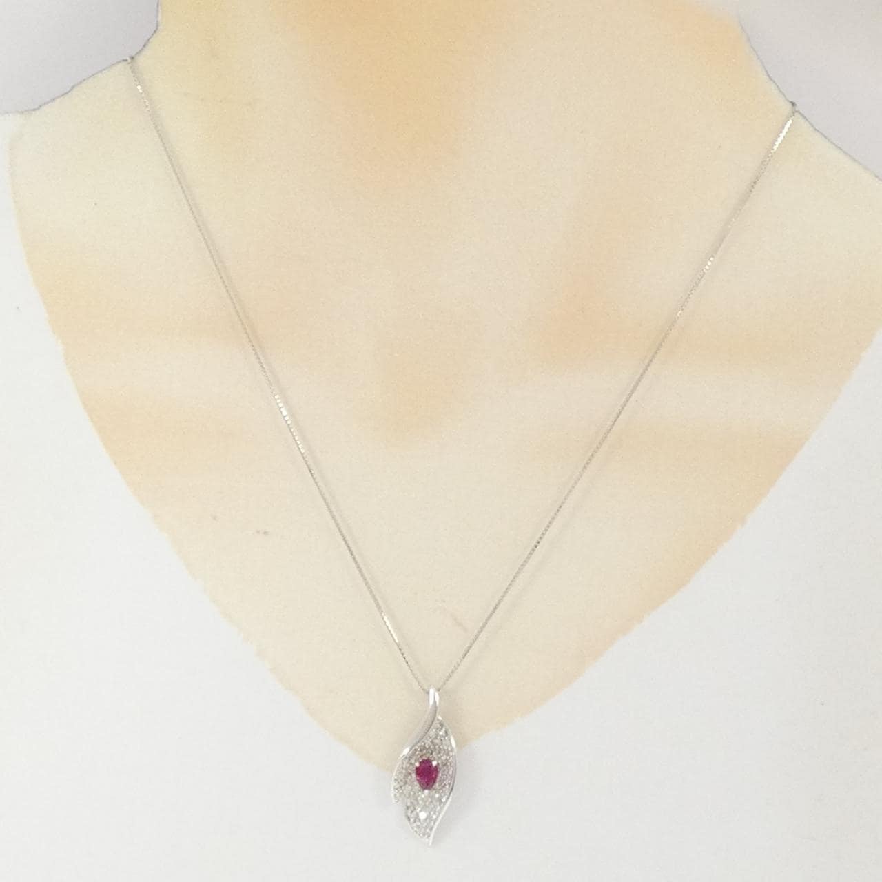 K18WG ルビー ネックレス 0.50CT