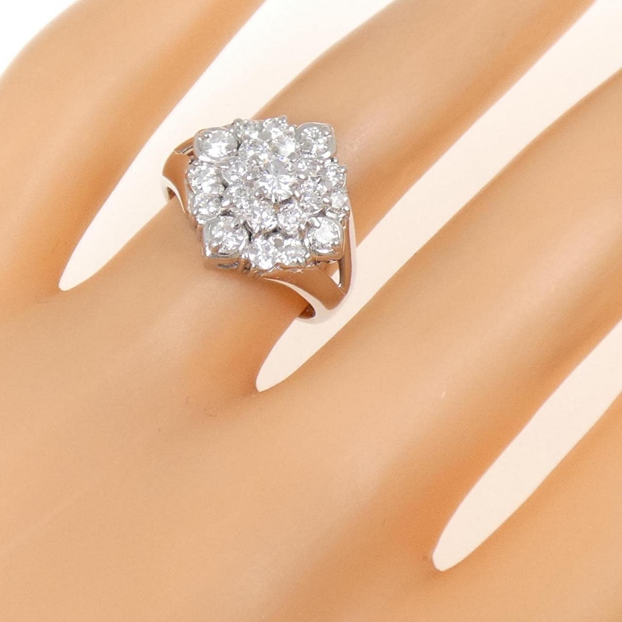 PT900 ダイヤモンド リング 1.00CT