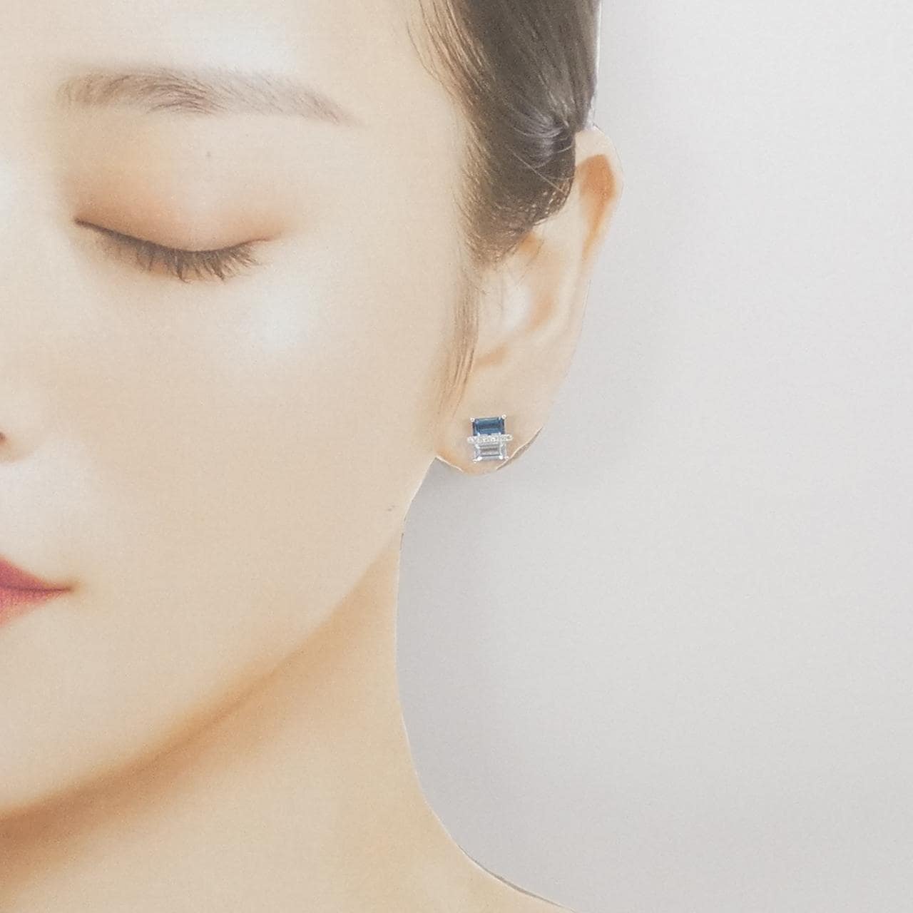 K18WG ブルートパーズ ピアス 2.14CT