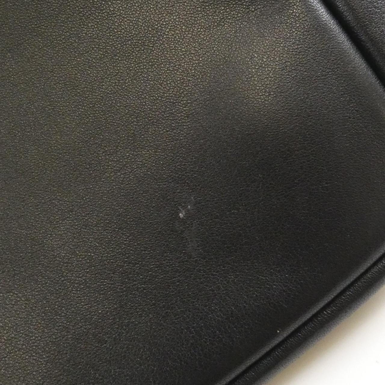ヴァレンティノガラヴァーニ バッグ