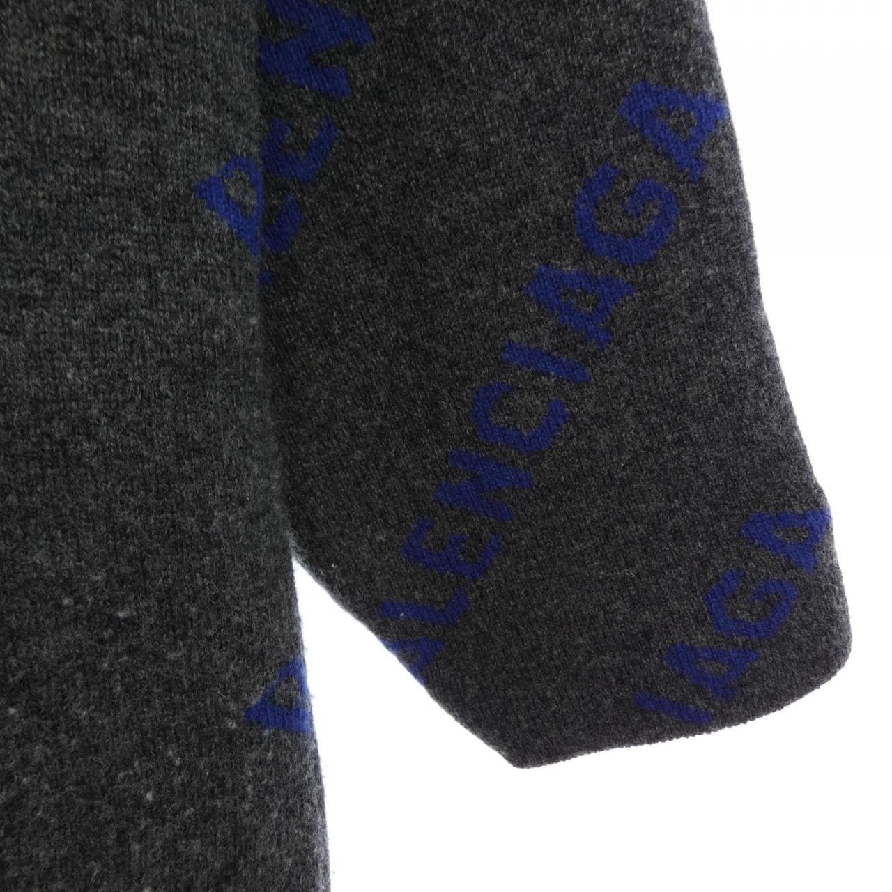 バレンシアガ BALENCIAGA 623283 T1567. ニット