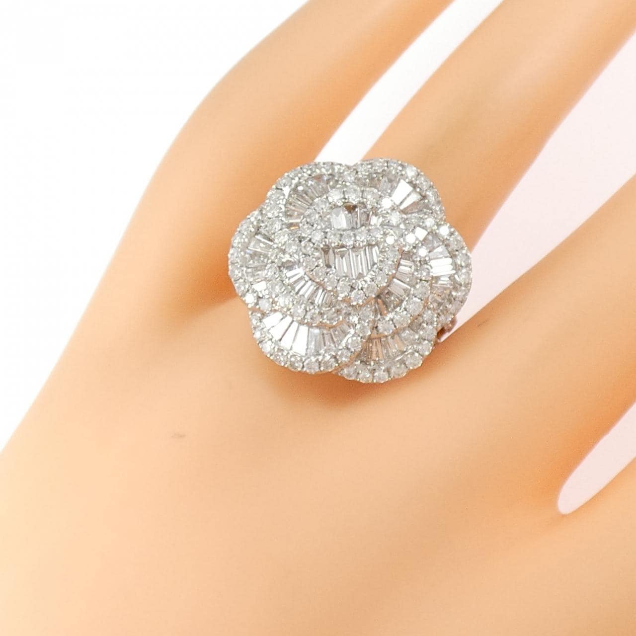 K18WG フラワー ダイヤモンド リング 2.49CT