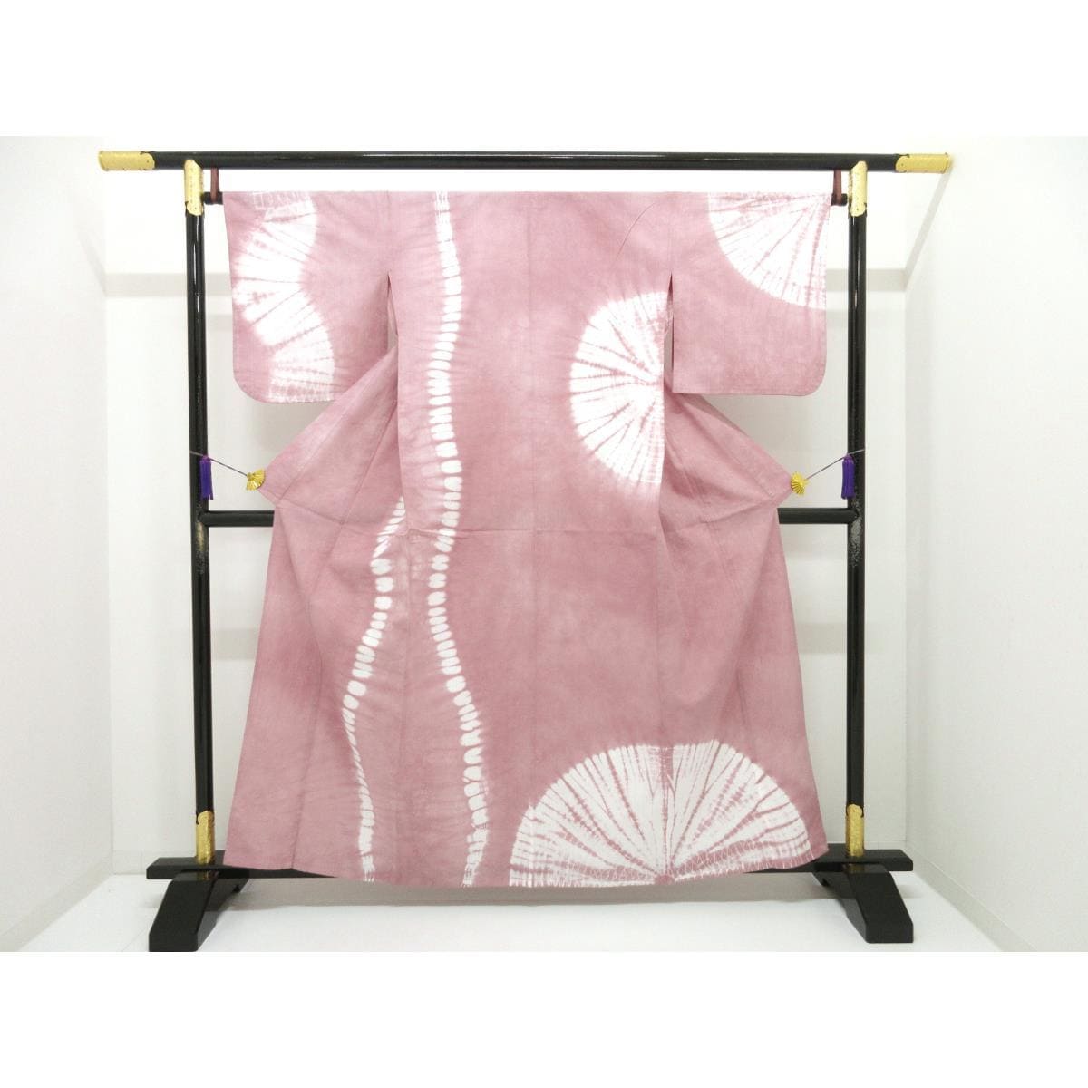 【新品】女ゆかた　絞り加工　Ｍサイズ