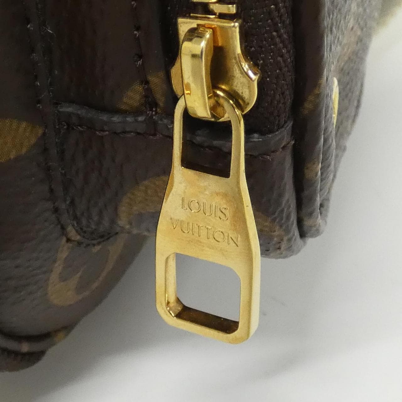 ルイヴィトン モノグラム ユーティリティ クロスボディ M80446 ショルダーバッグ