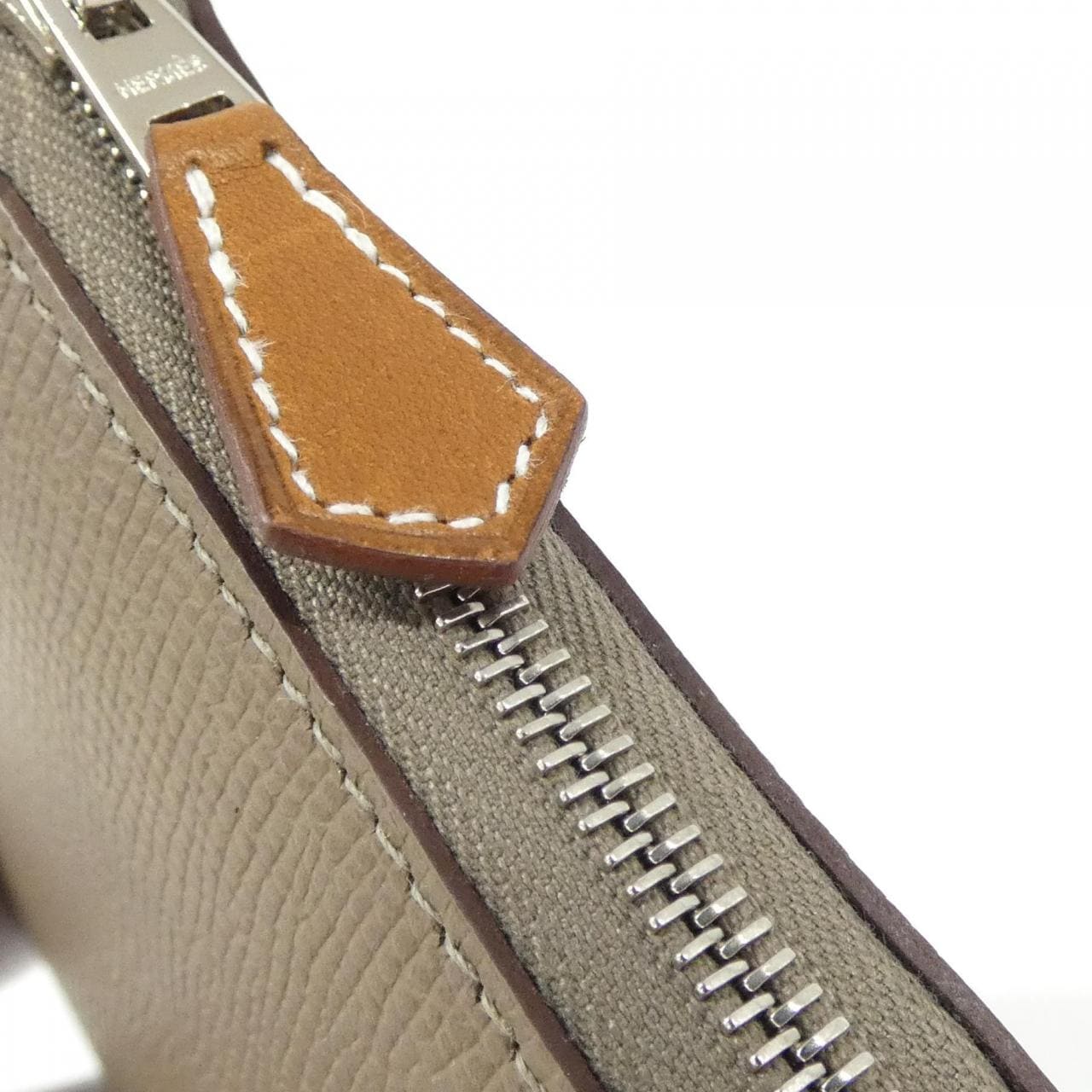 【未使用品】エルメス EN LIBERTE シルク イン コンパクト 084266CK 財布