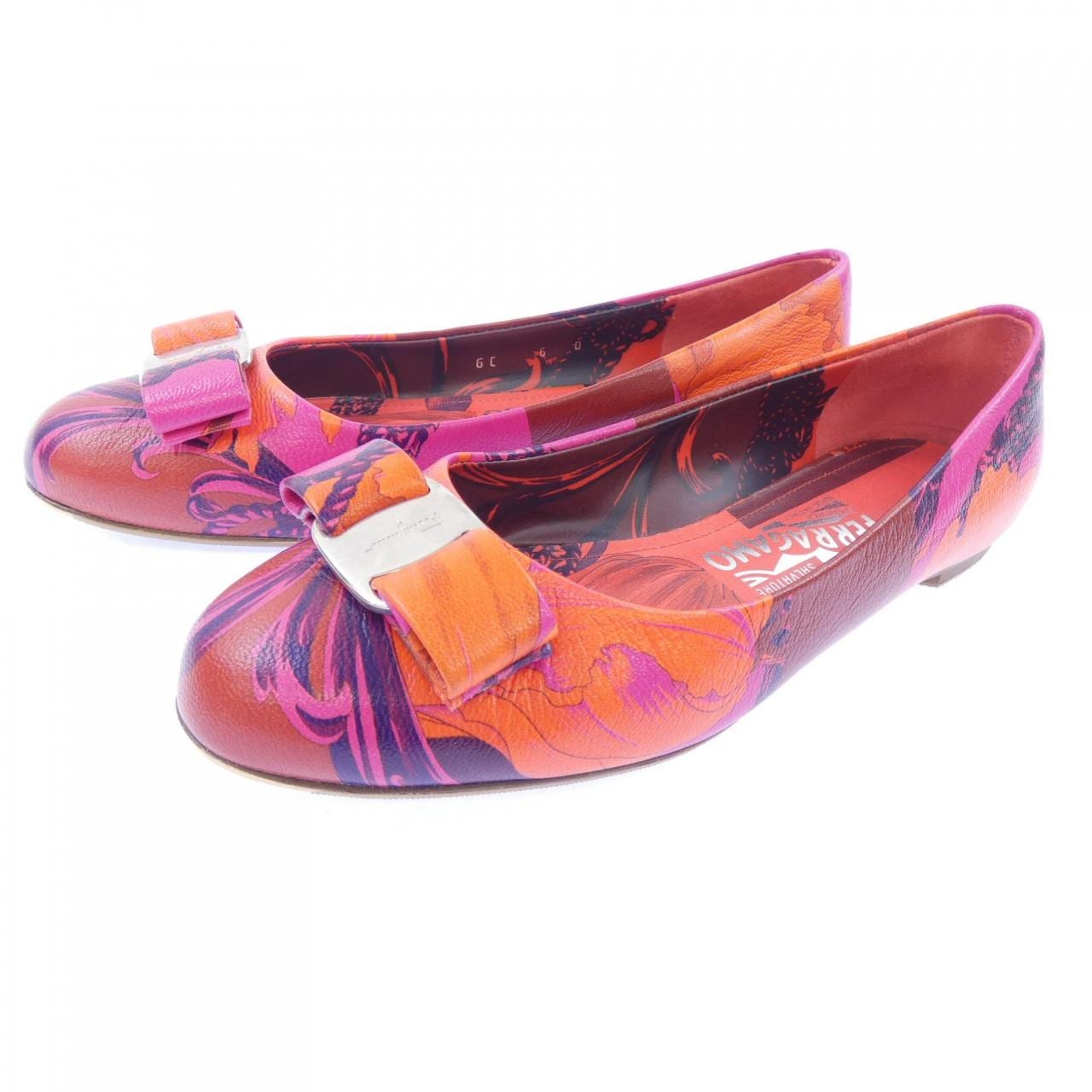 サルヴァトーレフェラガモ SALVATORE FERRAGAMO フラットシューズ