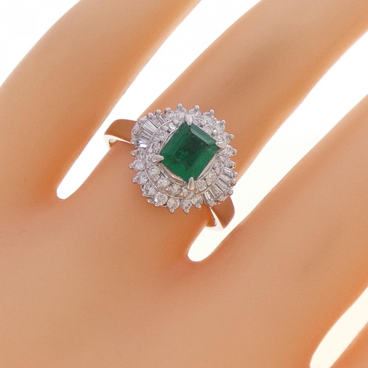 PT900 エメラルド リング 0.66CT
