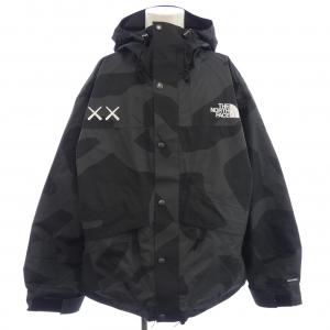 ザノースフェイス THE NORTH FACE NF0A7WLW KAWS ジャケット