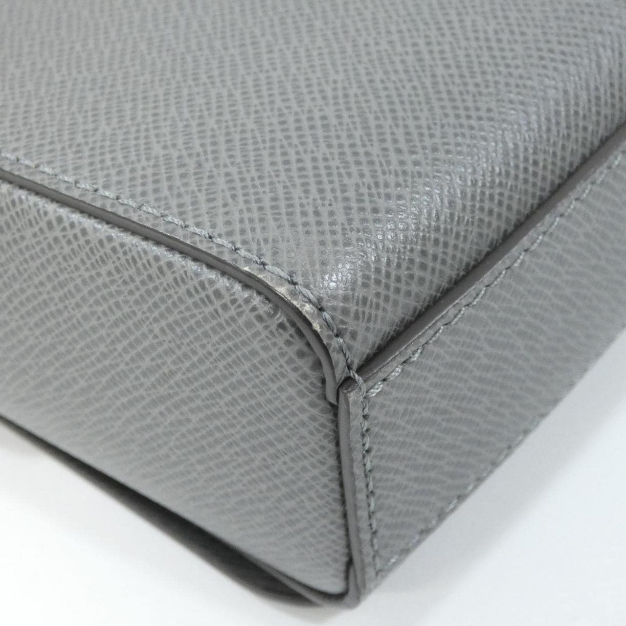 ルイヴィトン タイガ ニュー フラップ メッセンジャー M30808 ショルダーバッグ