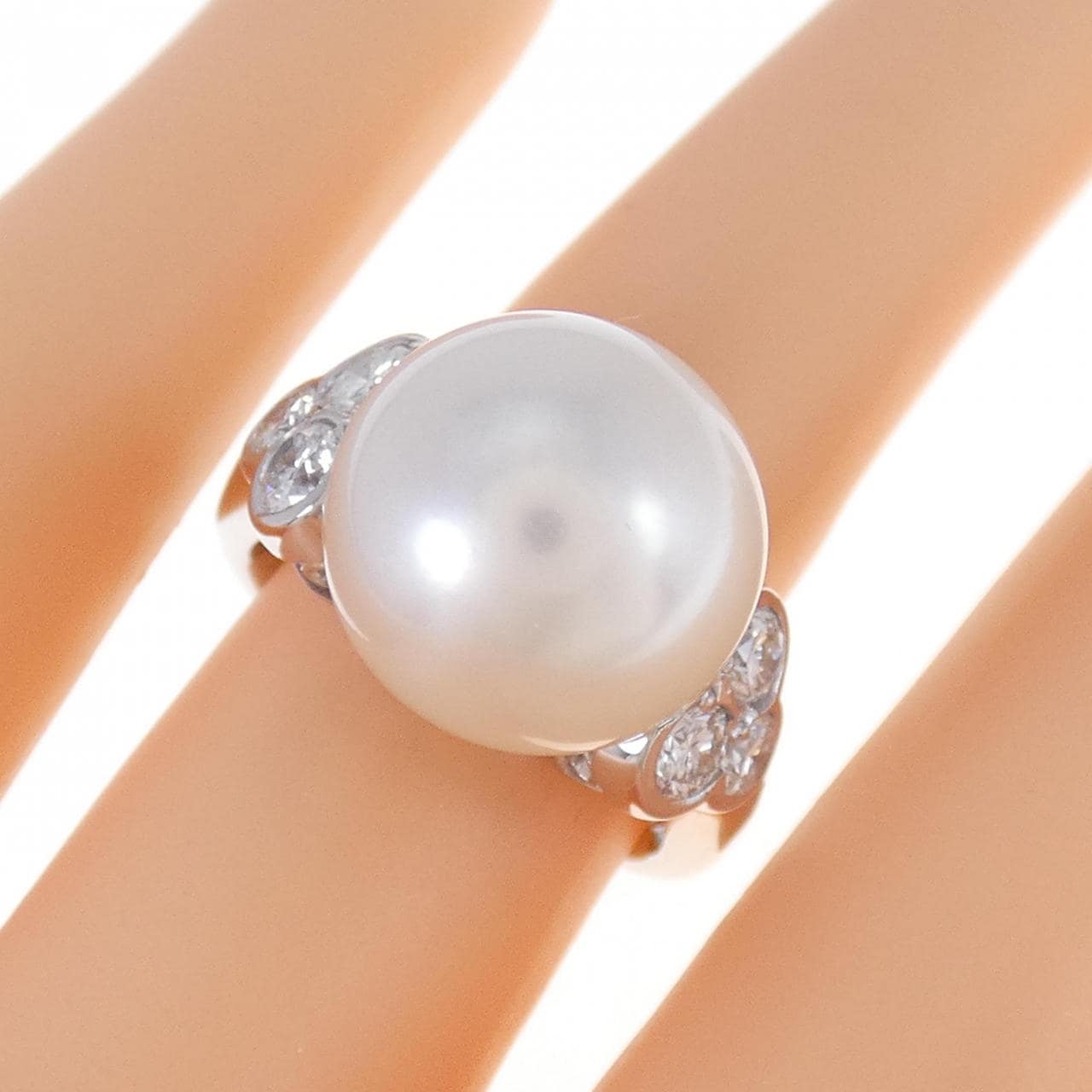 PT White Butterfly Pearl ring 12.5mm