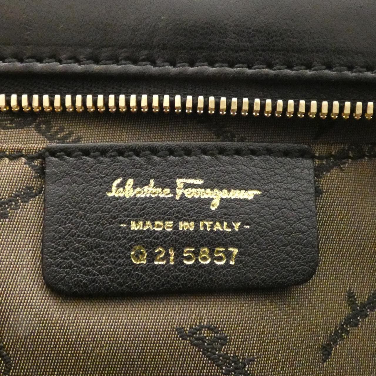 SALVATORE FERRAGAMO 21 5857 Shoulder Bag