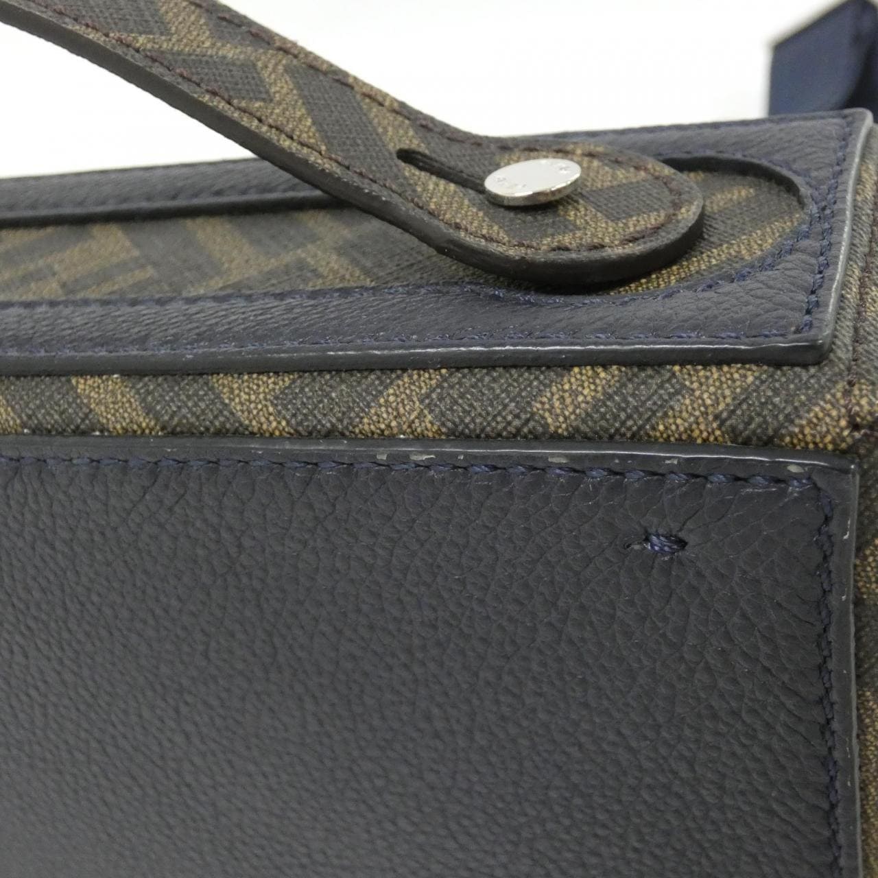 フェンディ バゲット ソフト トランク 7VA565 AQWH バッグ