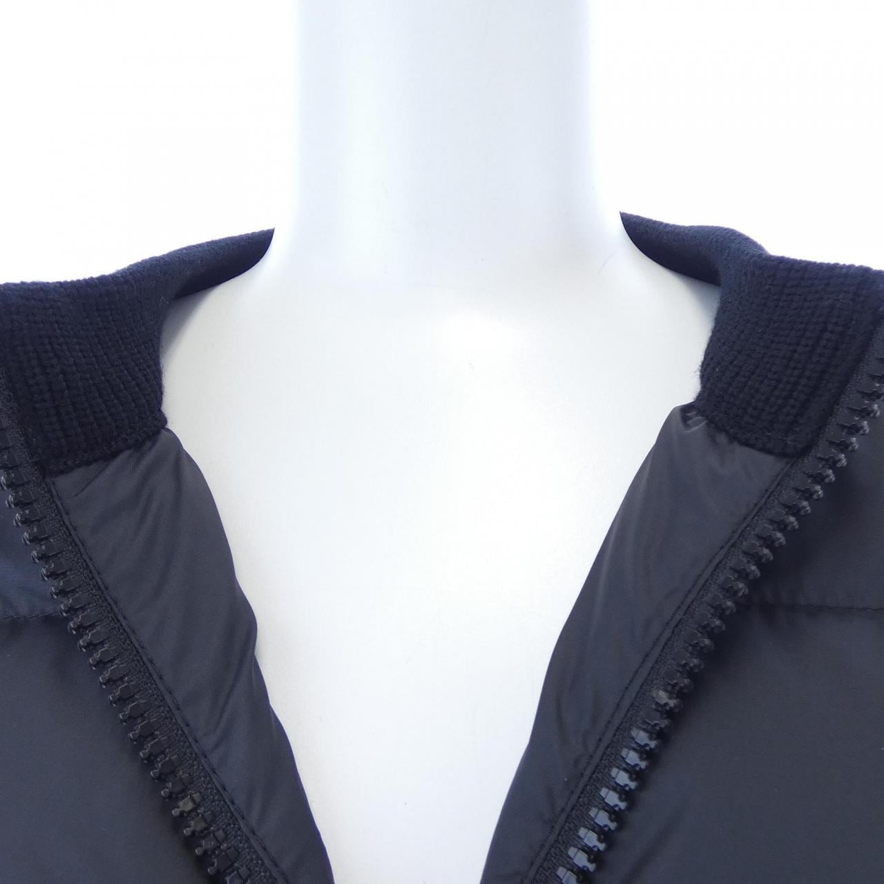 【新品】モンクレール MONCLER K20939B00036 ダウンジャケット